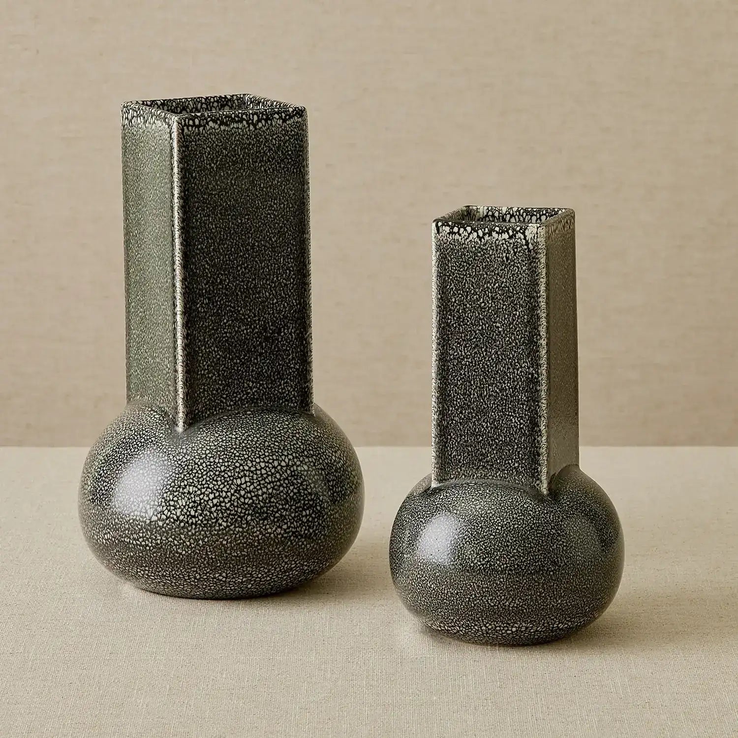 GLOBAL VIEWS CROCUS VASE - Decorative Accents