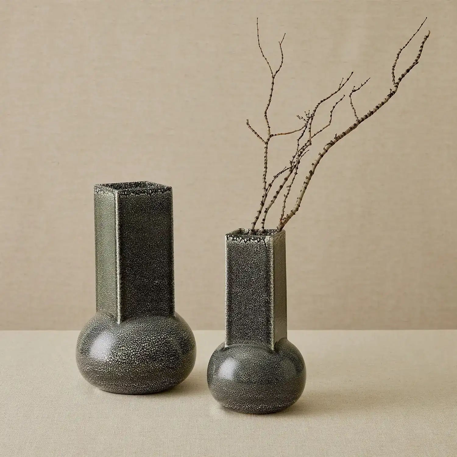 GLOBAL VIEWS CROCUS VASE - Decorative Accents