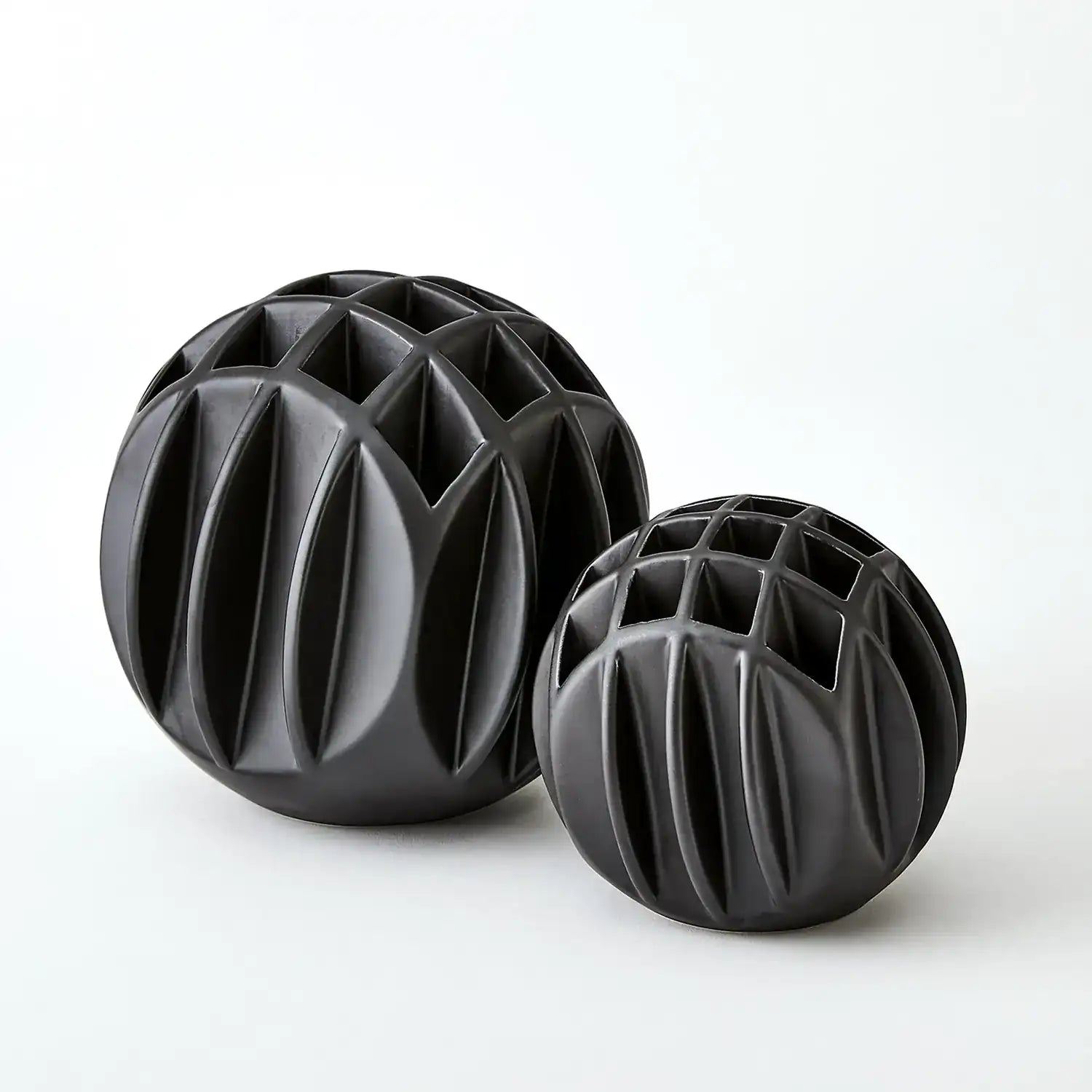 GLOBAL VIEWS BUD BALL VASE - Decorative Accents