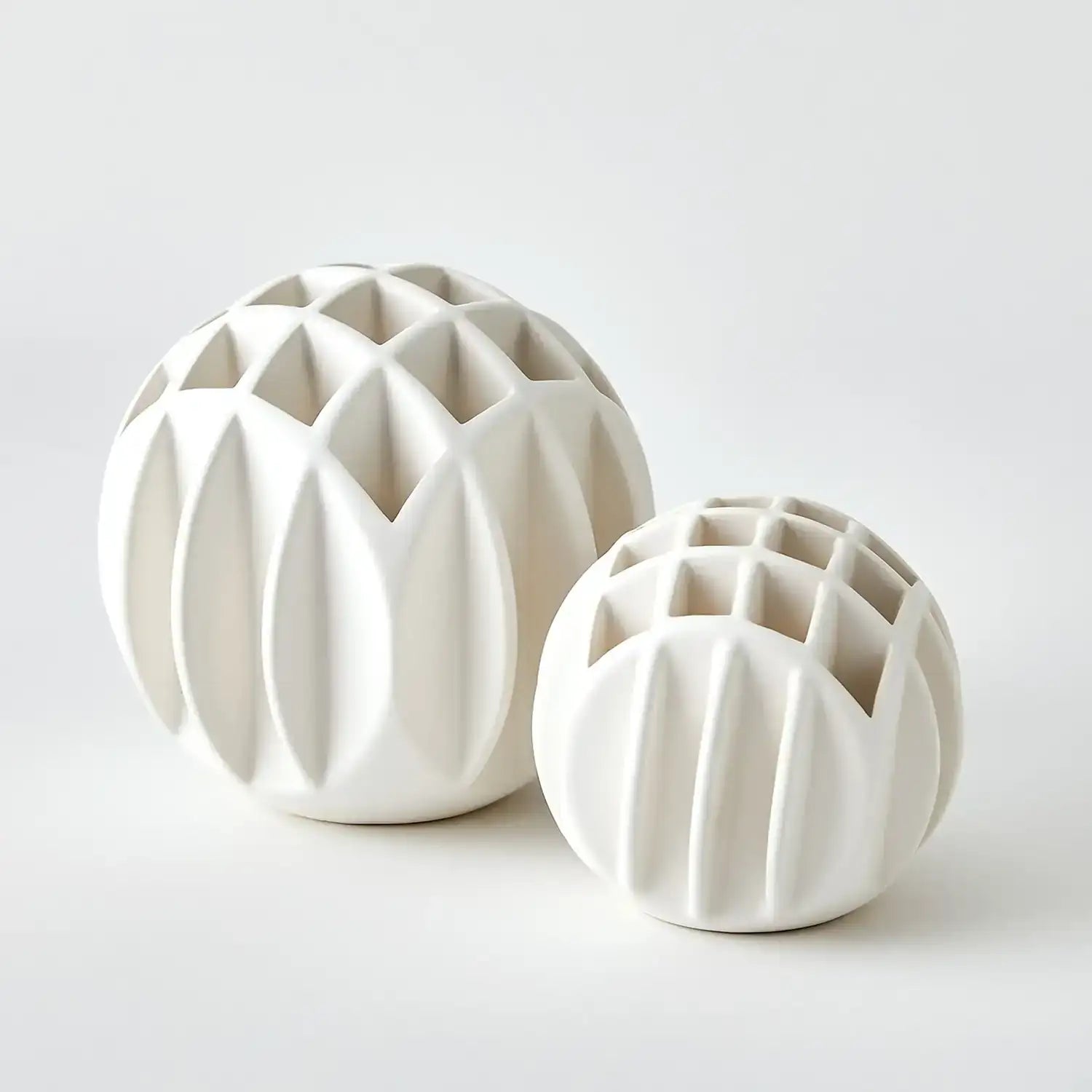 GLOBAL VIEWS BUD BALL VASE - Decorative Accents