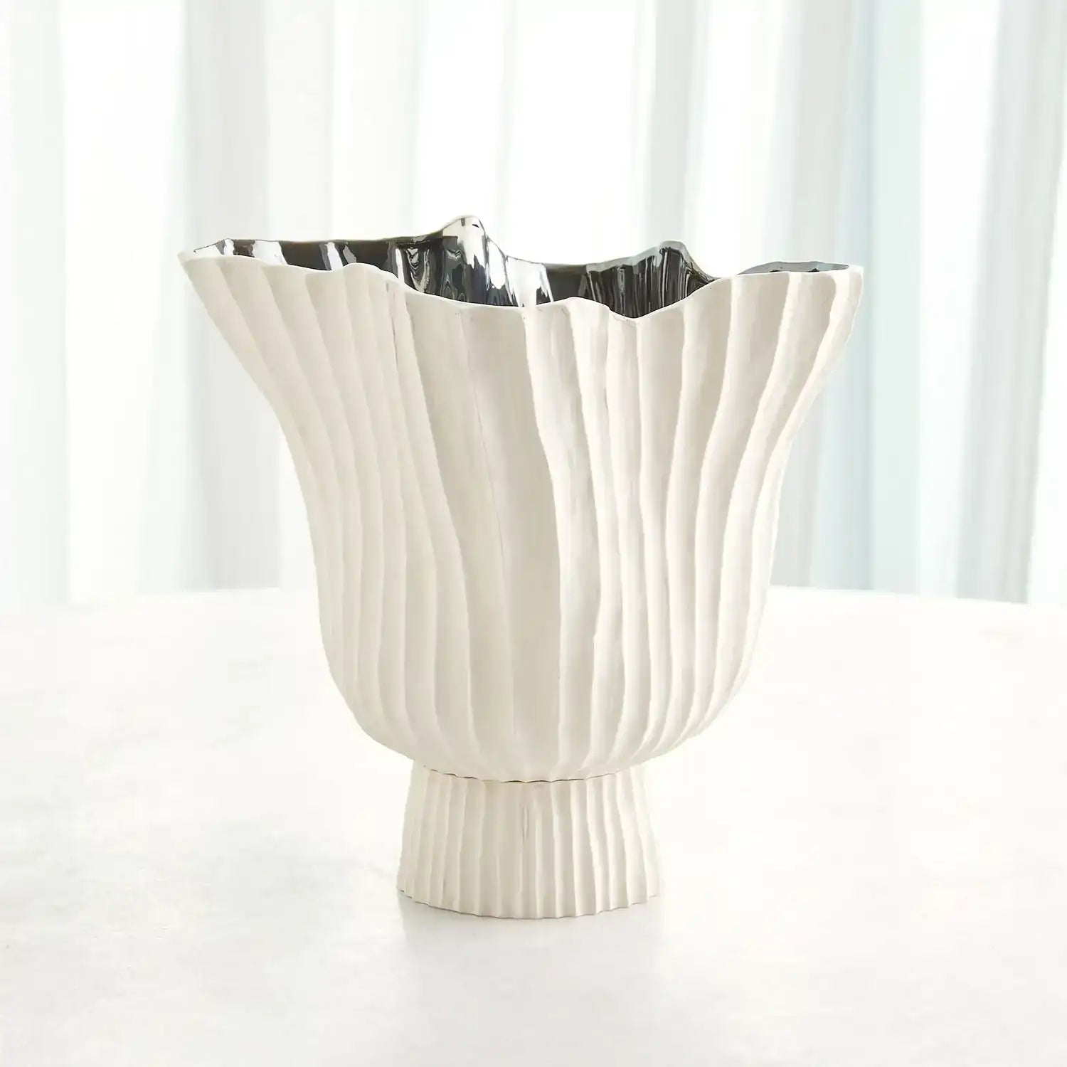 GLOBAL VIEWS FOLHA FOOTED VASE - Decorative Accents