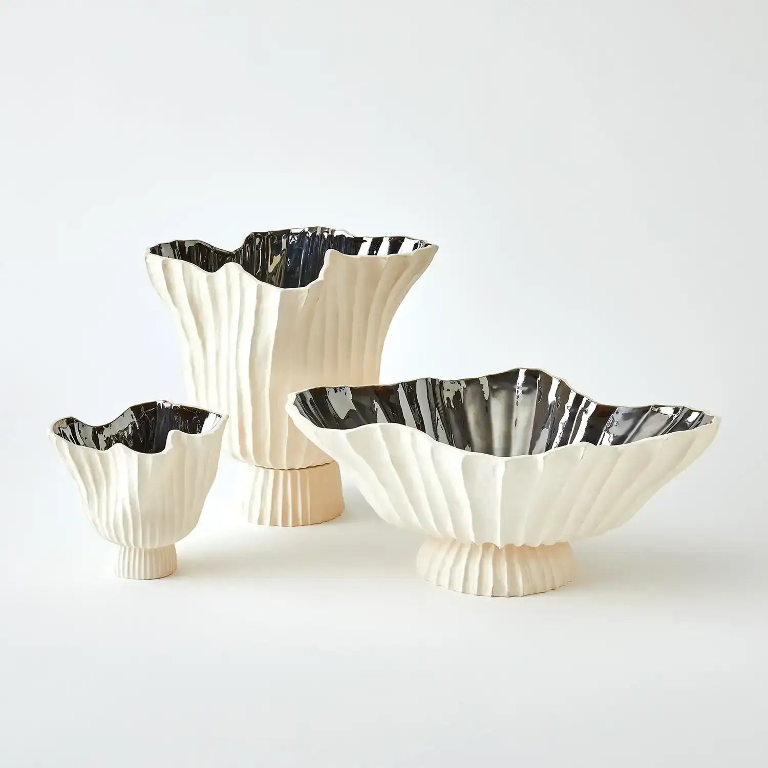 GLOBAL VIEWS FOLHA FOOTED VASE - Decorative Accents