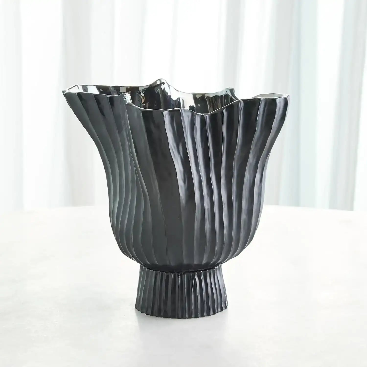 GLOBAL VIEWS FOLHA FOOTED VASE - Decorative Accents