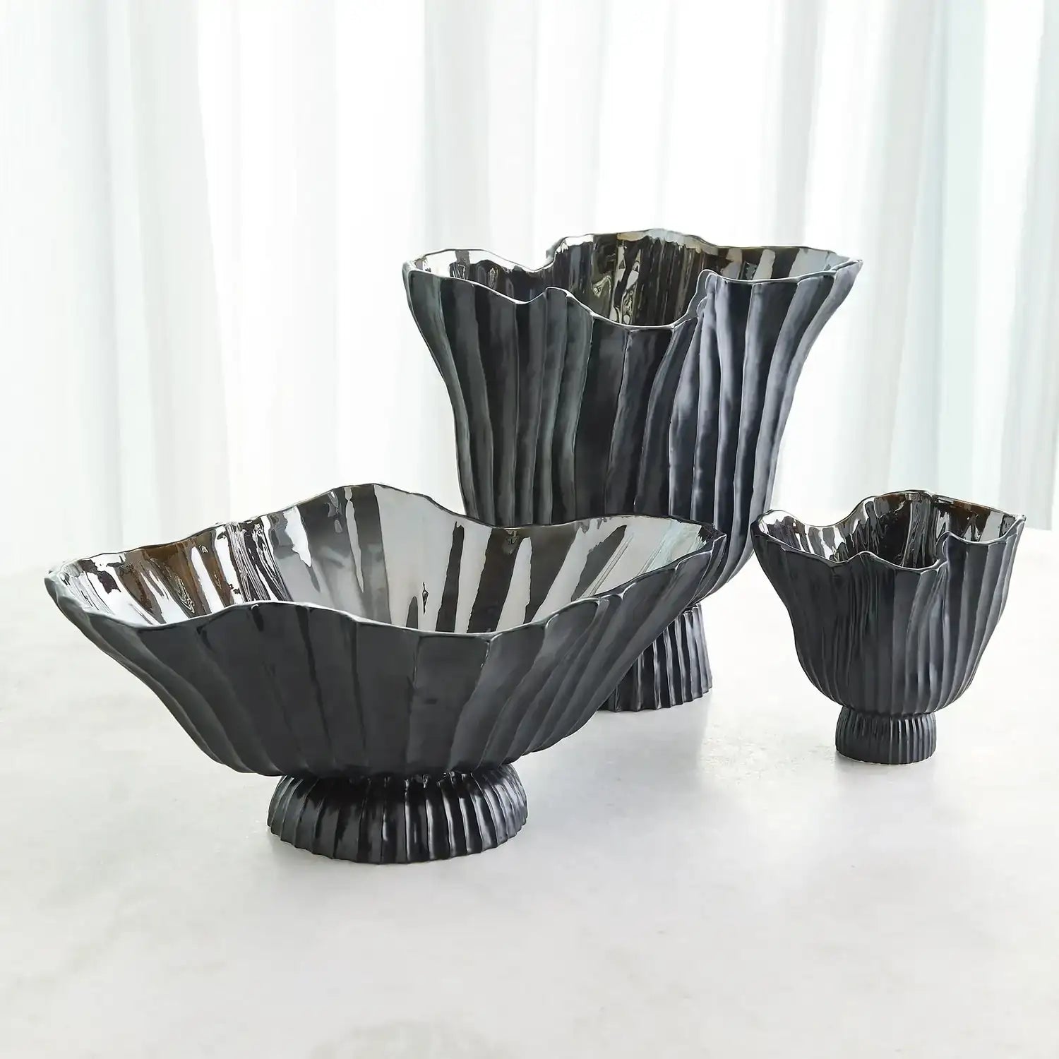 GLOBAL VIEWS FOLHA FOOTED VASE - Decorative Accents
