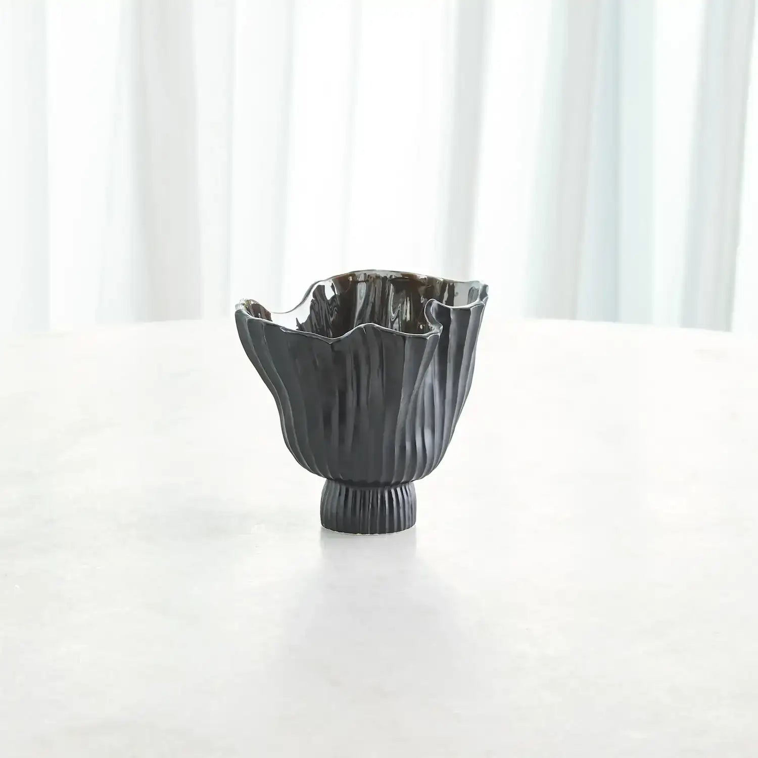 GLOBAL VIEWS FOLHA FOOTED VASE - Decorative Accents