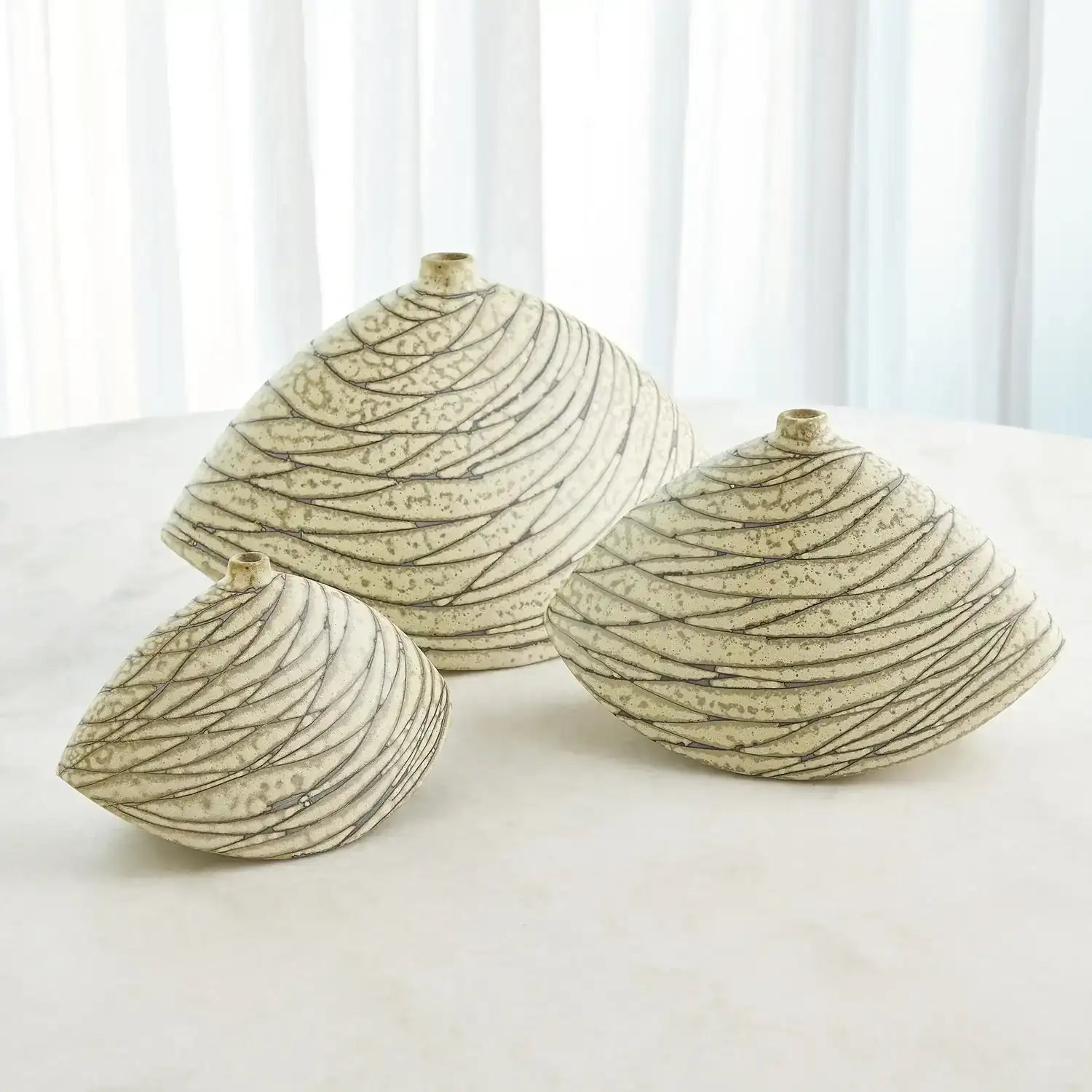 GLOBAL VIEWS STRATUM VASE - Decorative Accents