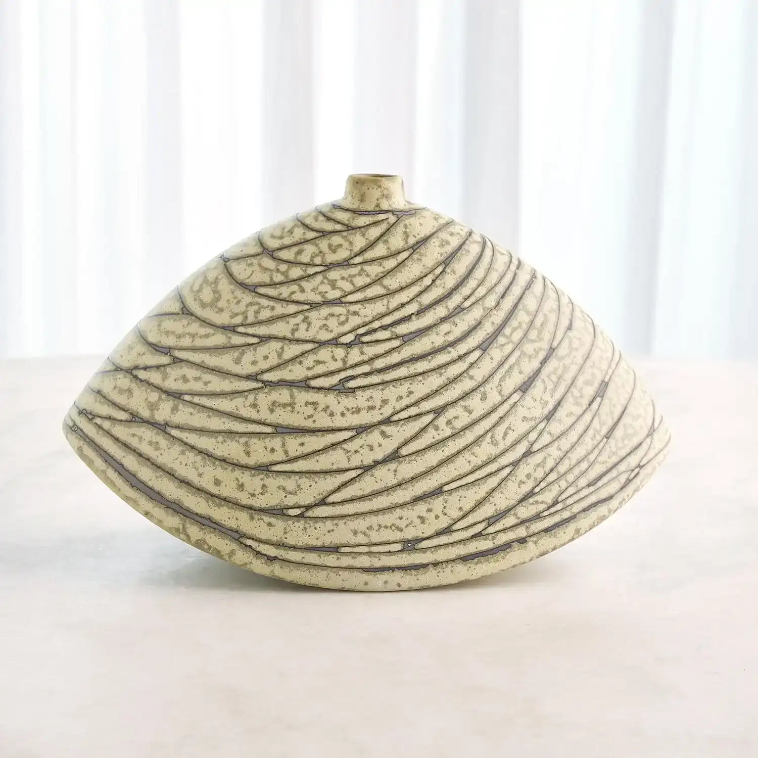 GLOBAL VIEWS STRATUM VASE - Decorative Accents