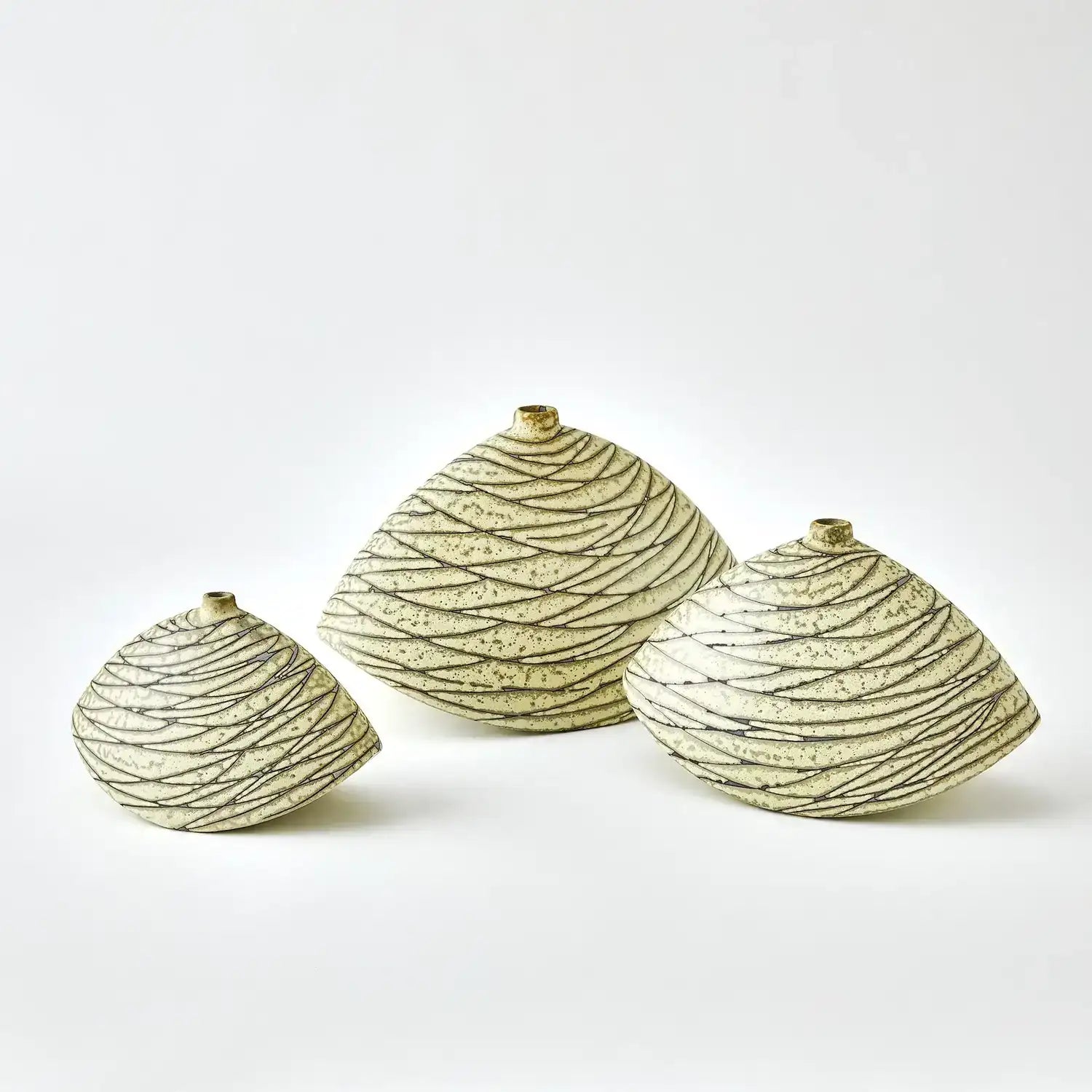 GLOBAL VIEWS STRATUM VASE - Decorative Accents