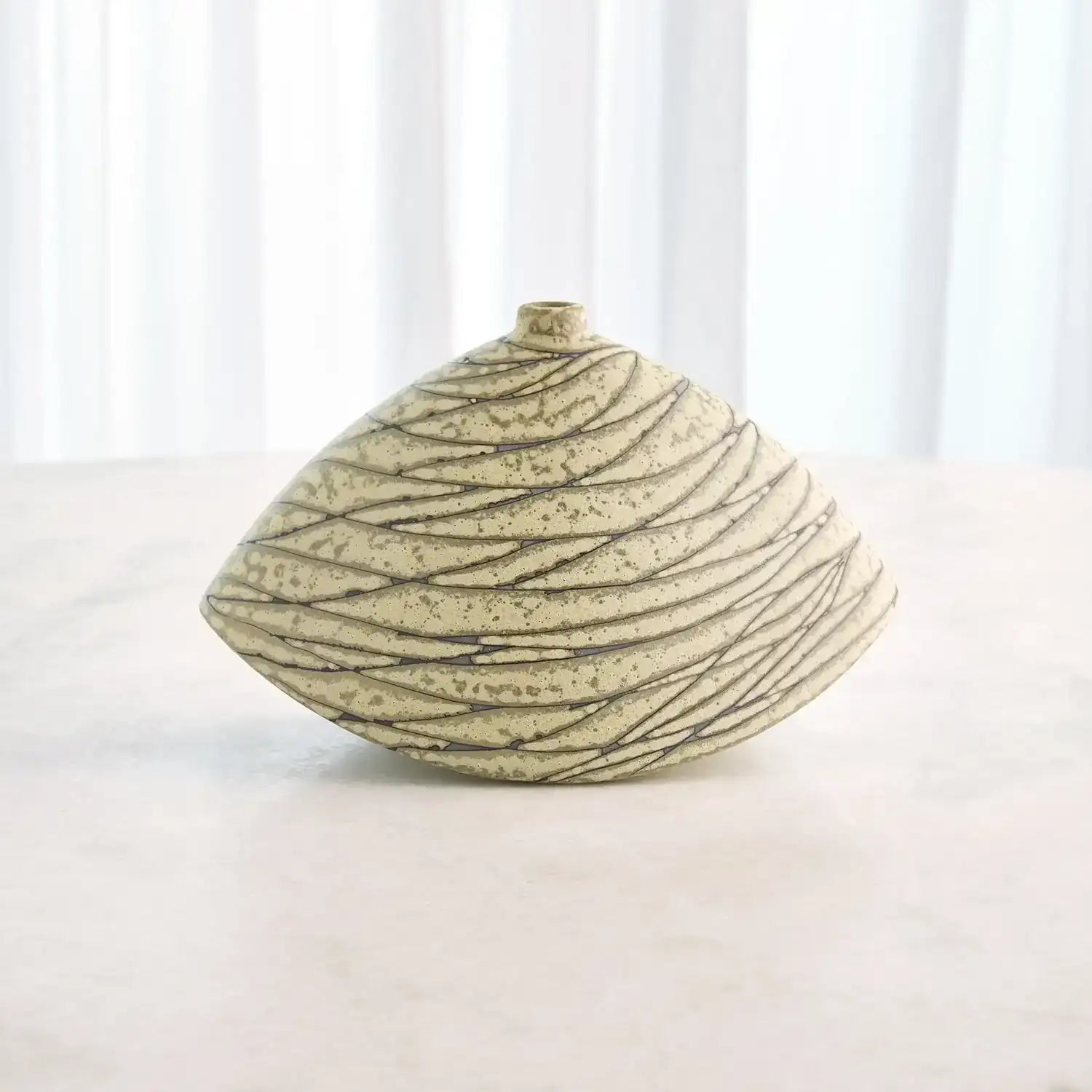 GLOBAL VIEWS STRATUM VASE - Decorative Accents
