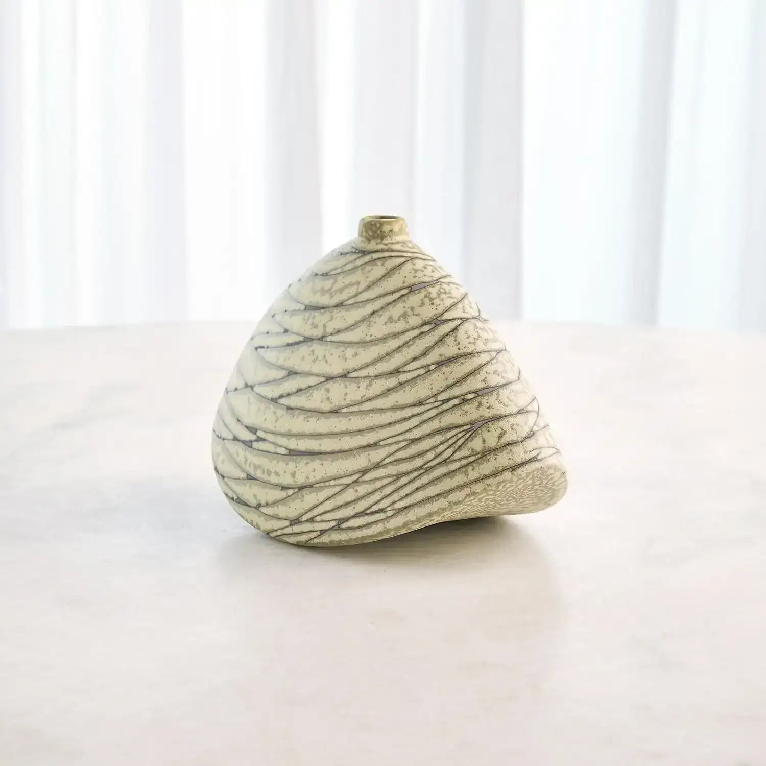 GLOBAL VIEWS STRATUM VASE - Decorative Accents