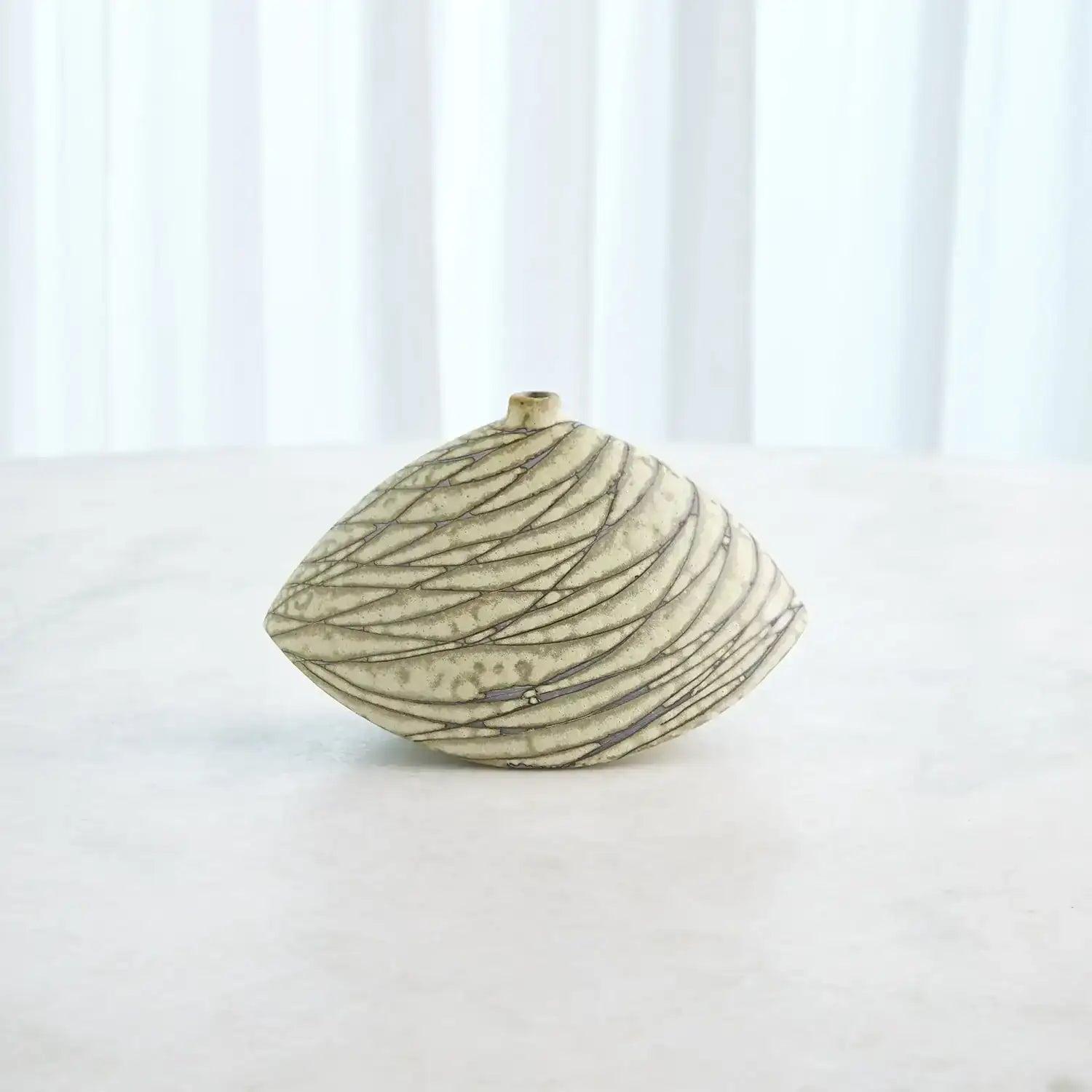 GLOBAL VIEWS STRATUM VASE - Decorative Accents