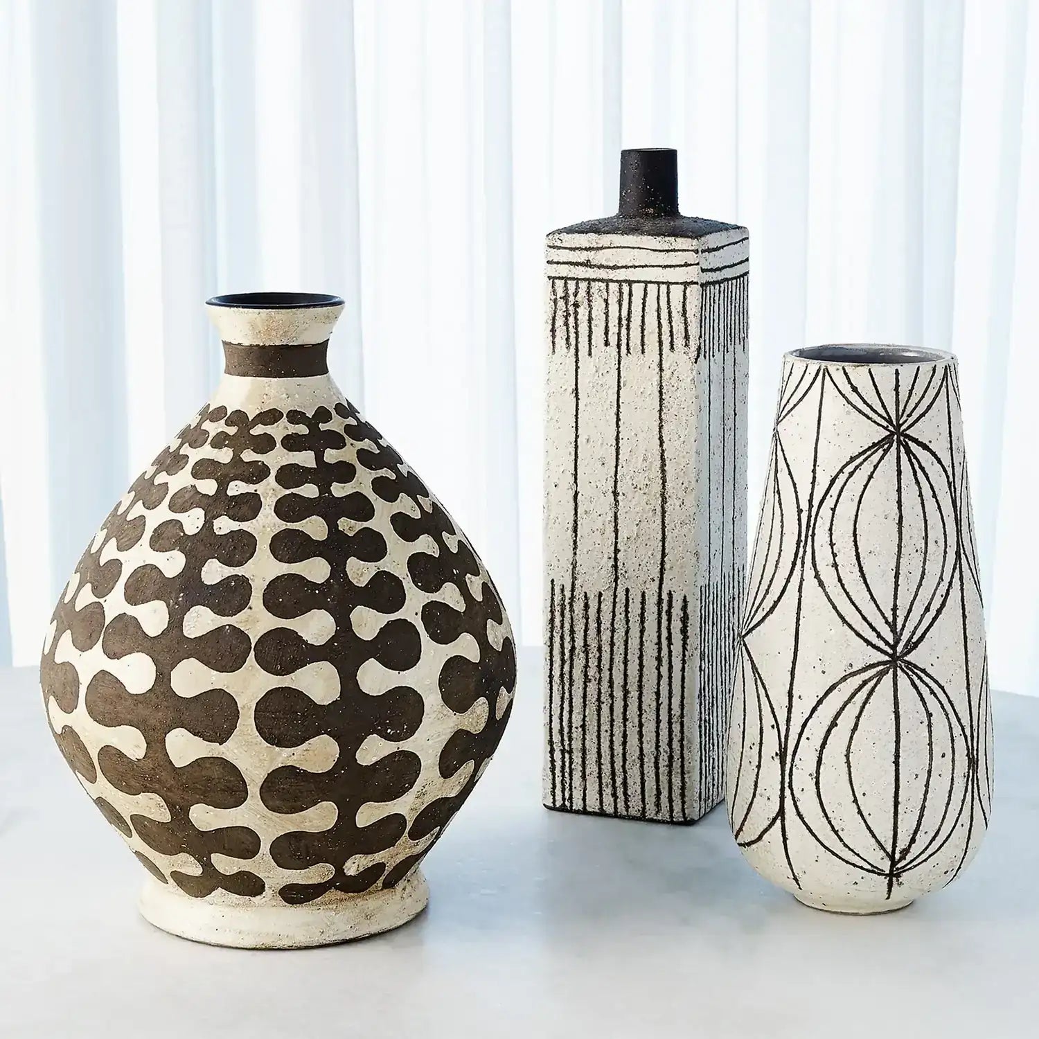 GLOBAL VIEWS INTERLOCK ROUND VASE - Decorative Accents