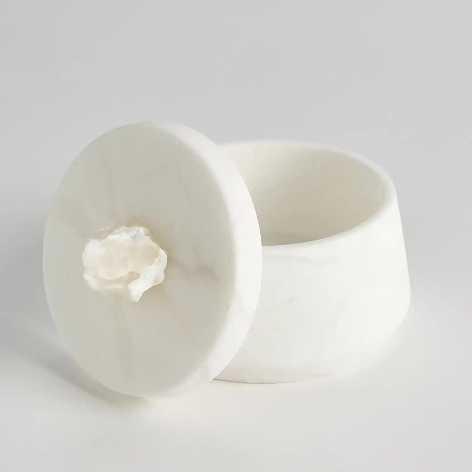 GLOBAL VIEWS ALABASTER TAPERED ROUND BOX W/ROCK FINIAL - Decorative Accents