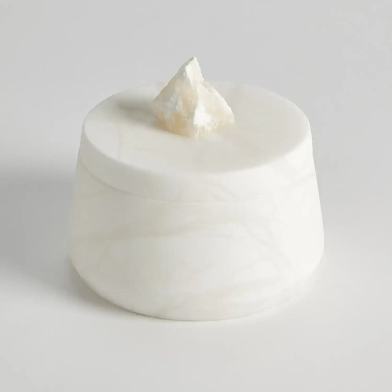 GLOBAL VIEWS ALABASTER TAPERED ROUND BOX W/ROCK FINIAL - Decorative Accents