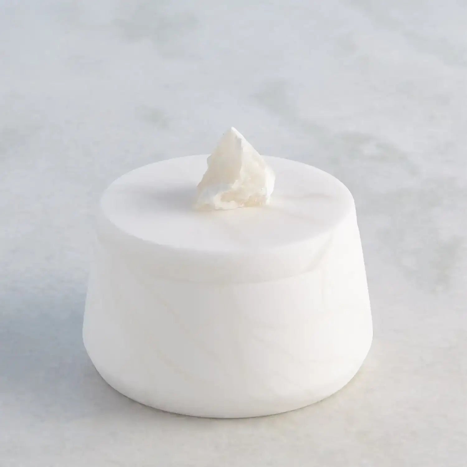 GLOBAL VIEWS ALABASTER TAPERED ROUND BOX W/ROCK FINIAL - Decorative Accents