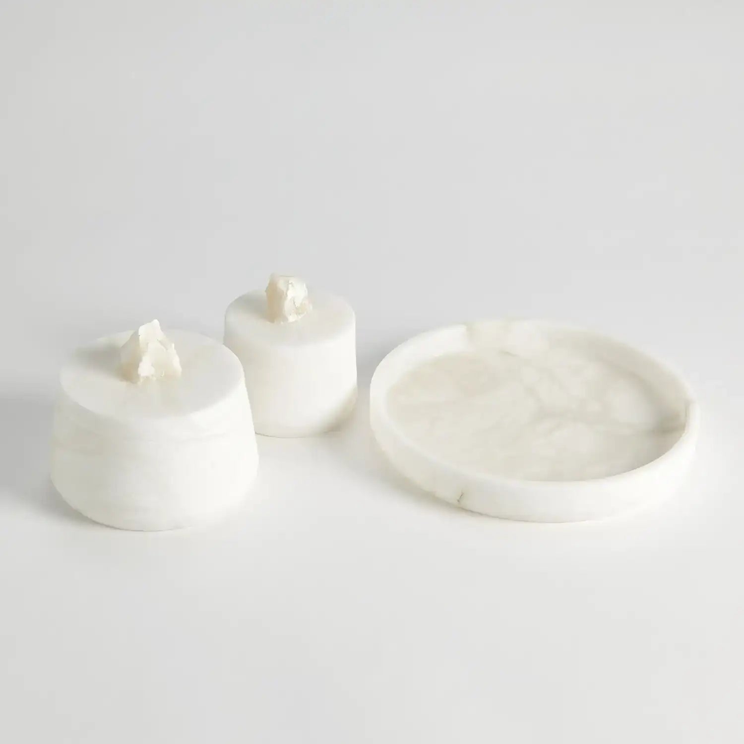 GLOBAL VIEWS ALABASTER TAPERED ROUND TRAY - Decorative Accents