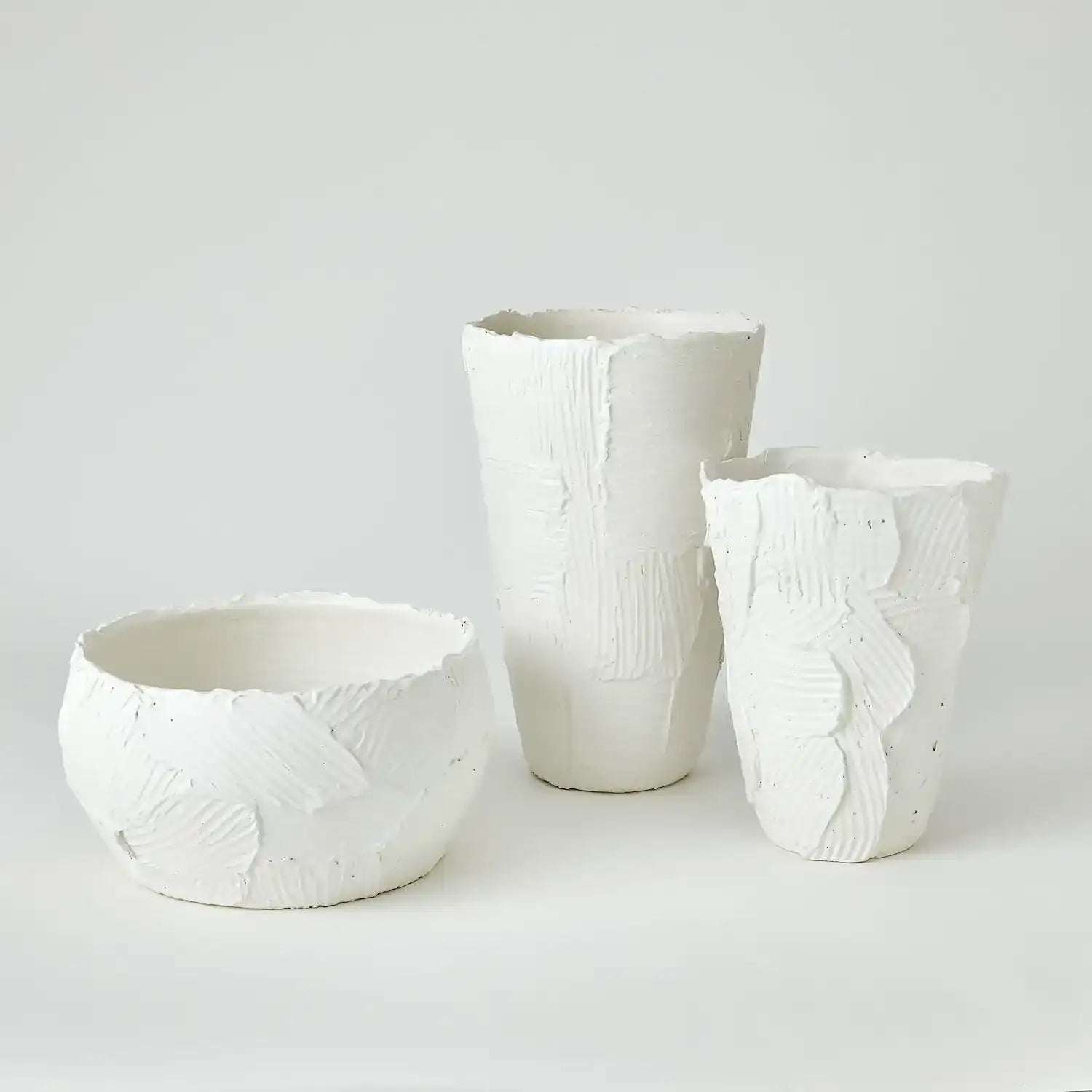 GLOBAL VIEWS CHIP VASE - Decorative Accents