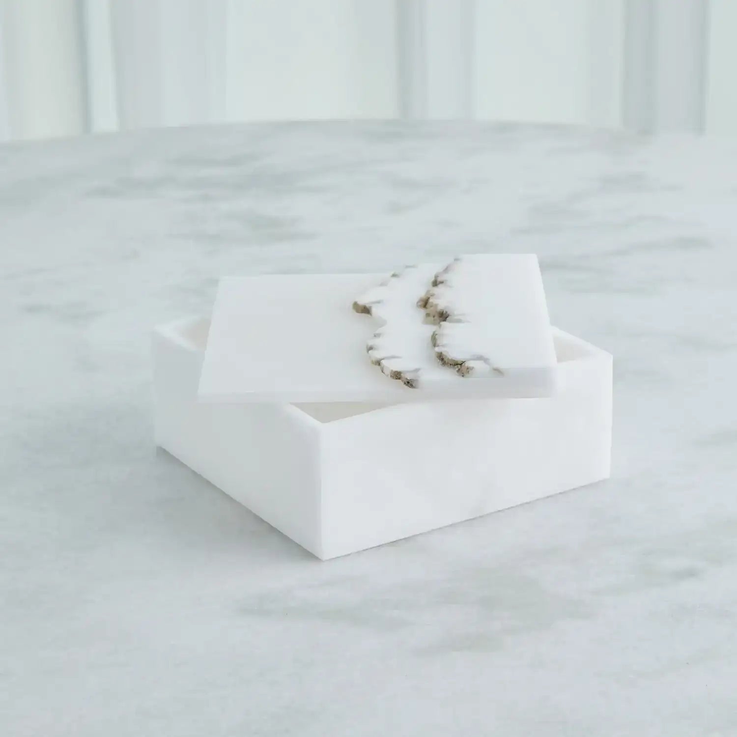 GLOBAL VIEWS TERRAIN ALABASTER BOX - Decorative Accents