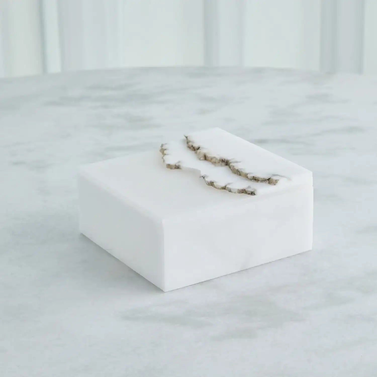 GLOBAL VIEWS TERRAIN ALABASTER BOX - Decorative Accents