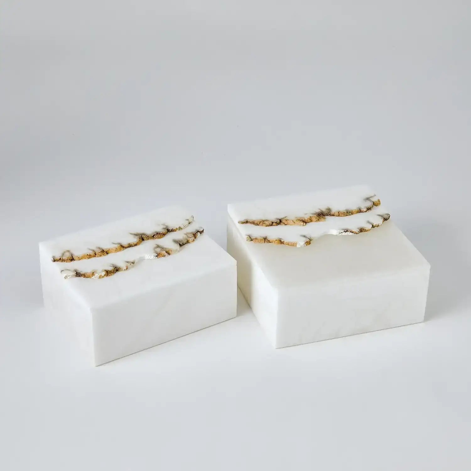 GLOBAL VIEWS TERRAIN ALABASTER BOX - Decorative Accents
