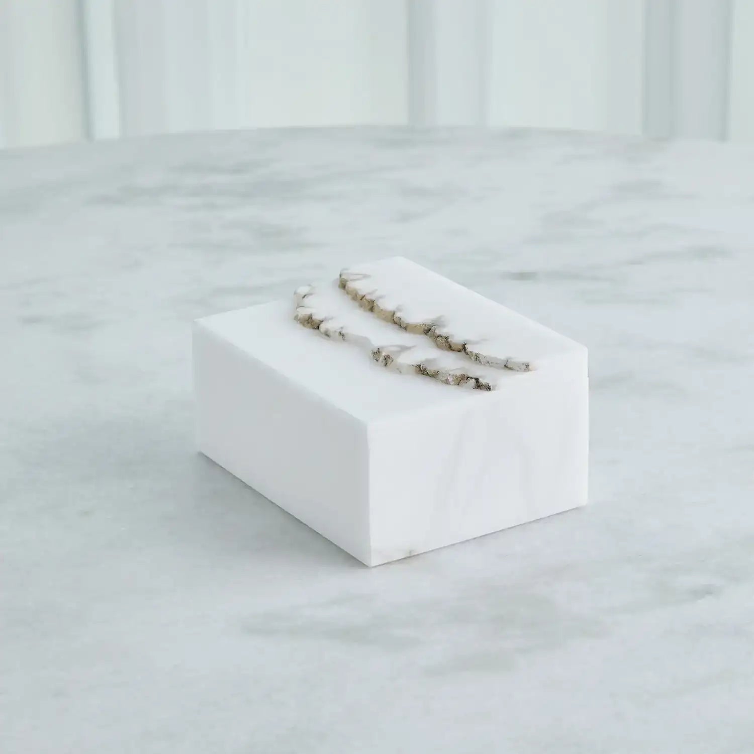 GLOBAL VIEWS TERRAIN ALABASTER BOX - Decorative Accents