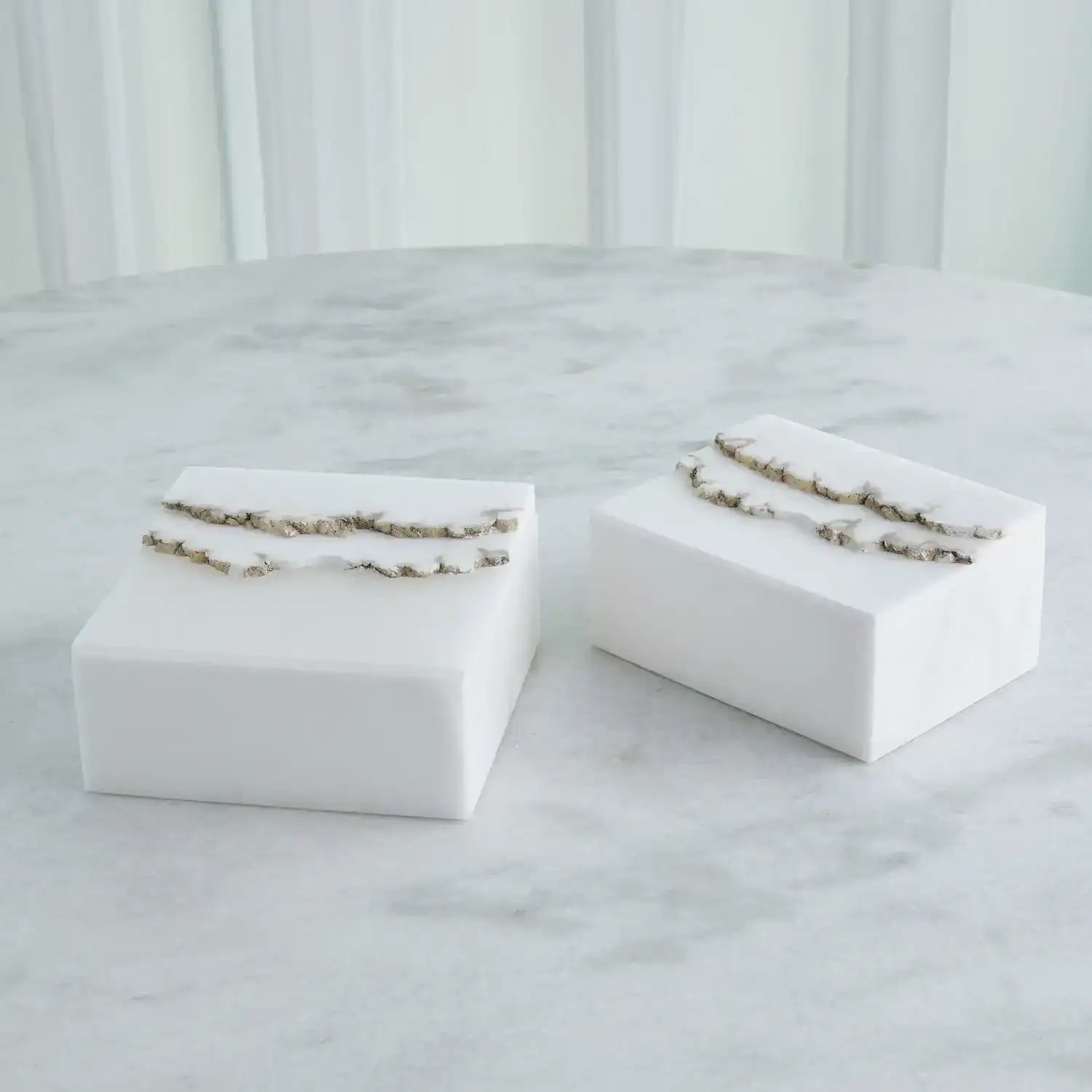 GLOBAL VIEWS TERRAIN ALABASTER BOX - Decorative Accents