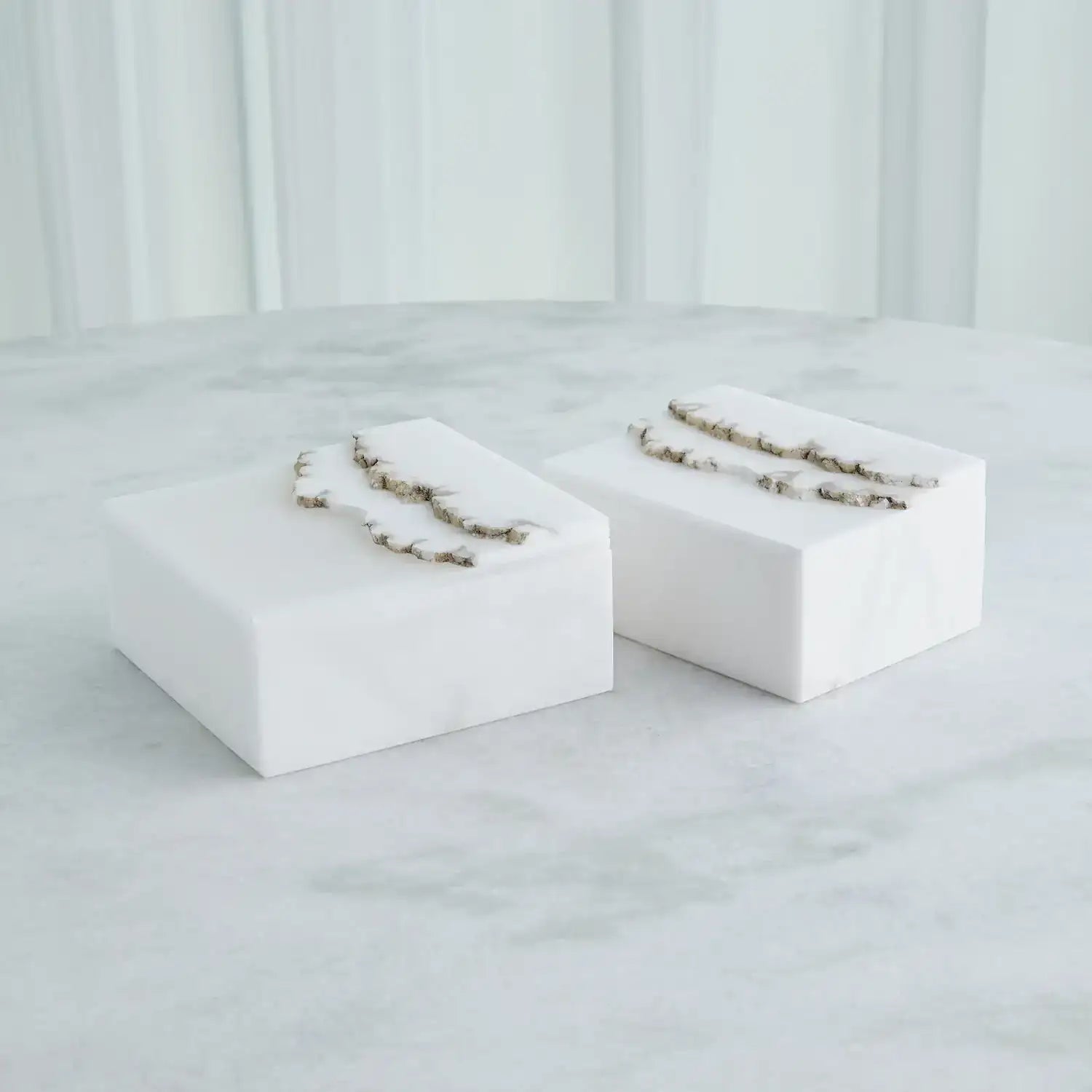 GLOBAL VIEWS TERRAIN ALABASTER BOX - Decorative Accents