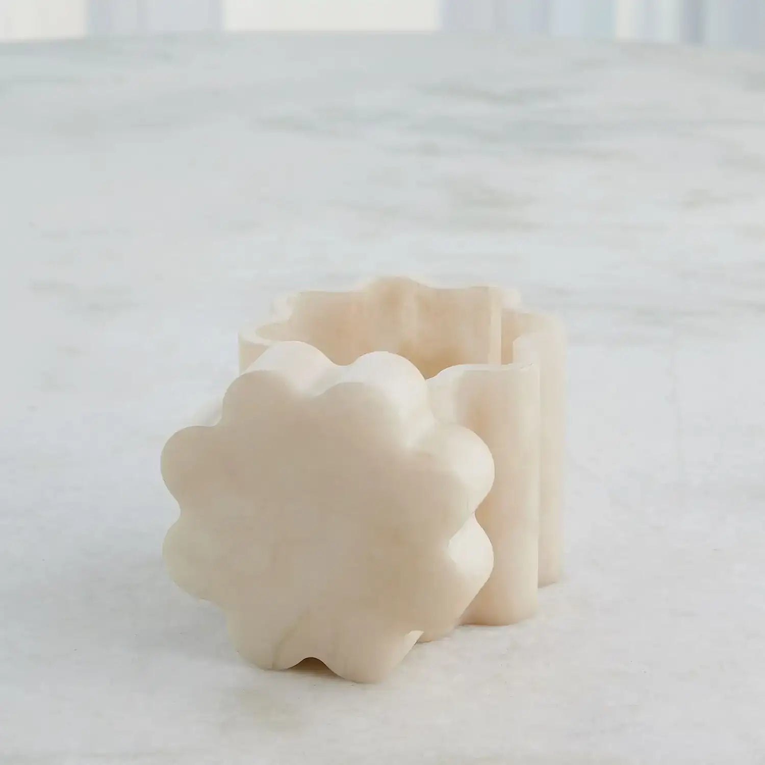 GLOBAL VIEWS CUMULUS ALABASTER TALL BOX