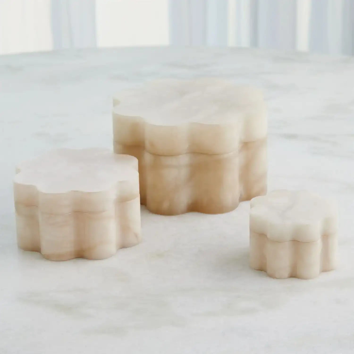 GLOBAL VIEWS CUMULUS ALABASTER WIDE BOX