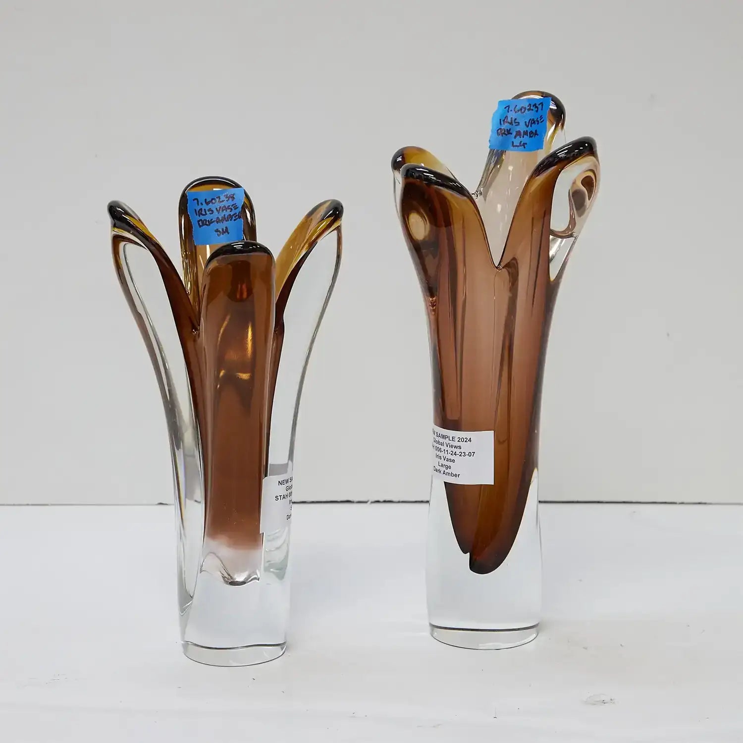 GLOBAL VIEWS IRIS VASE - Art