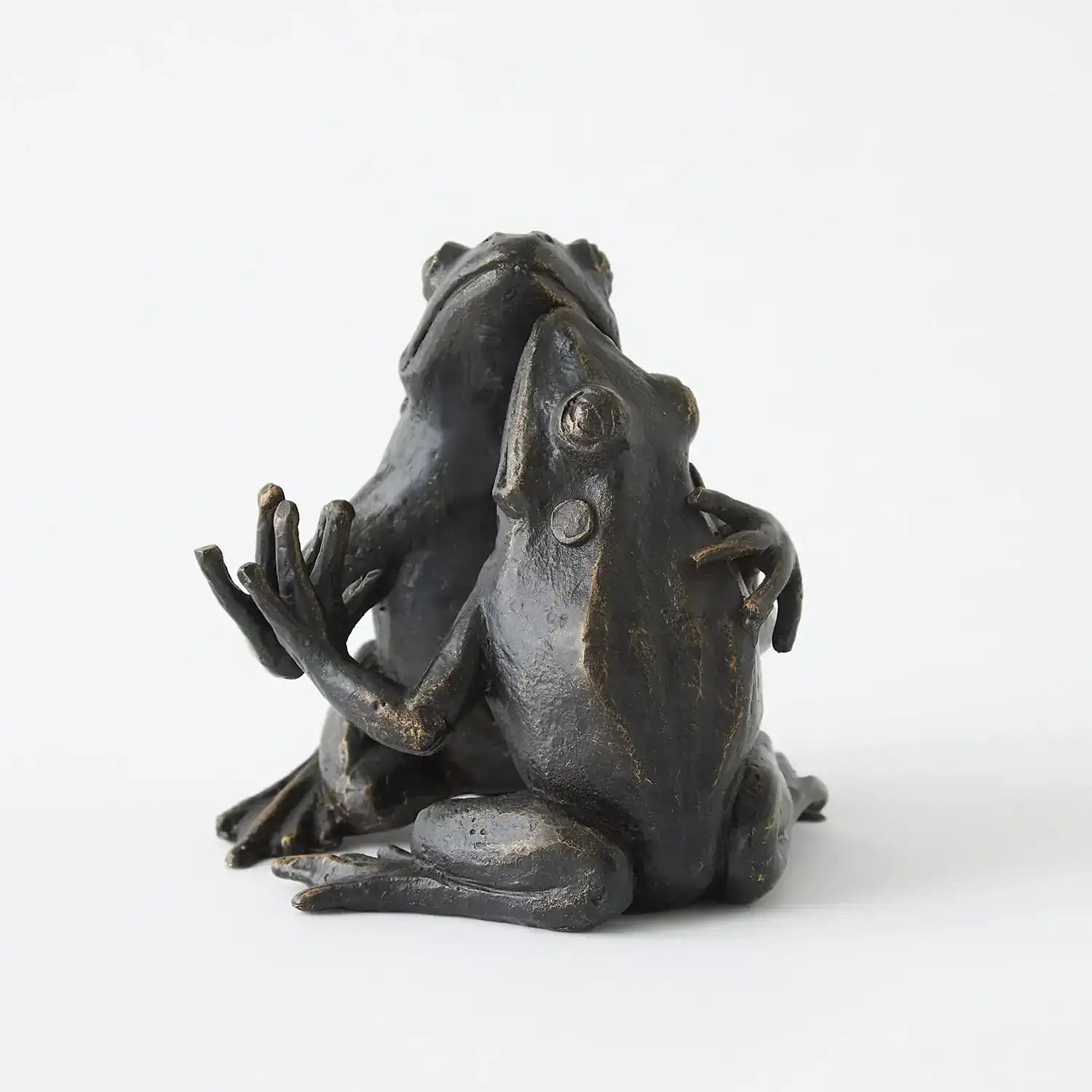 GLOBAL VIEWS HUGGING FROG SCULPTURE - Decorative Accents