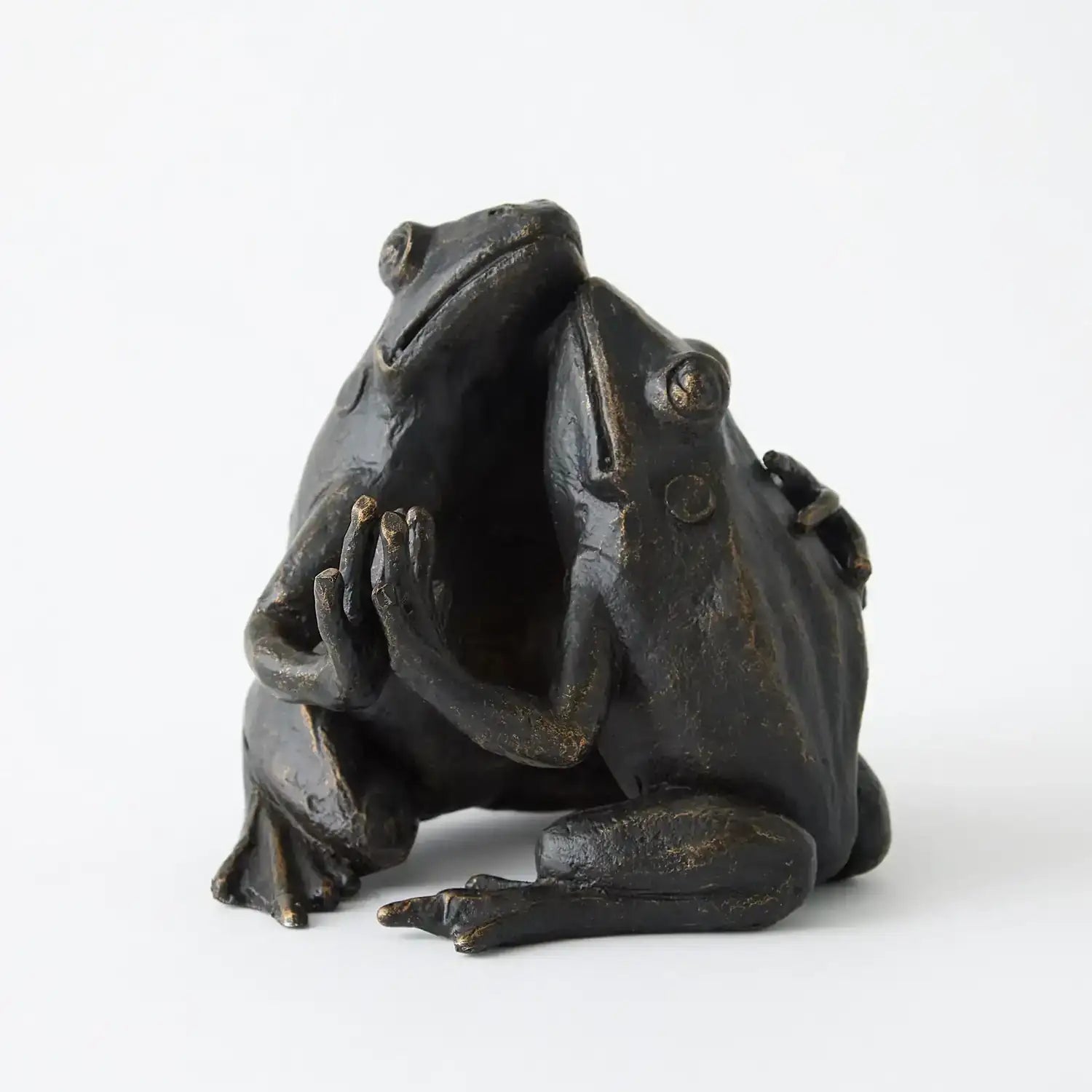 GLOBAL VIEWS HUGGING FROG SCULPTURE - Decorative Accents