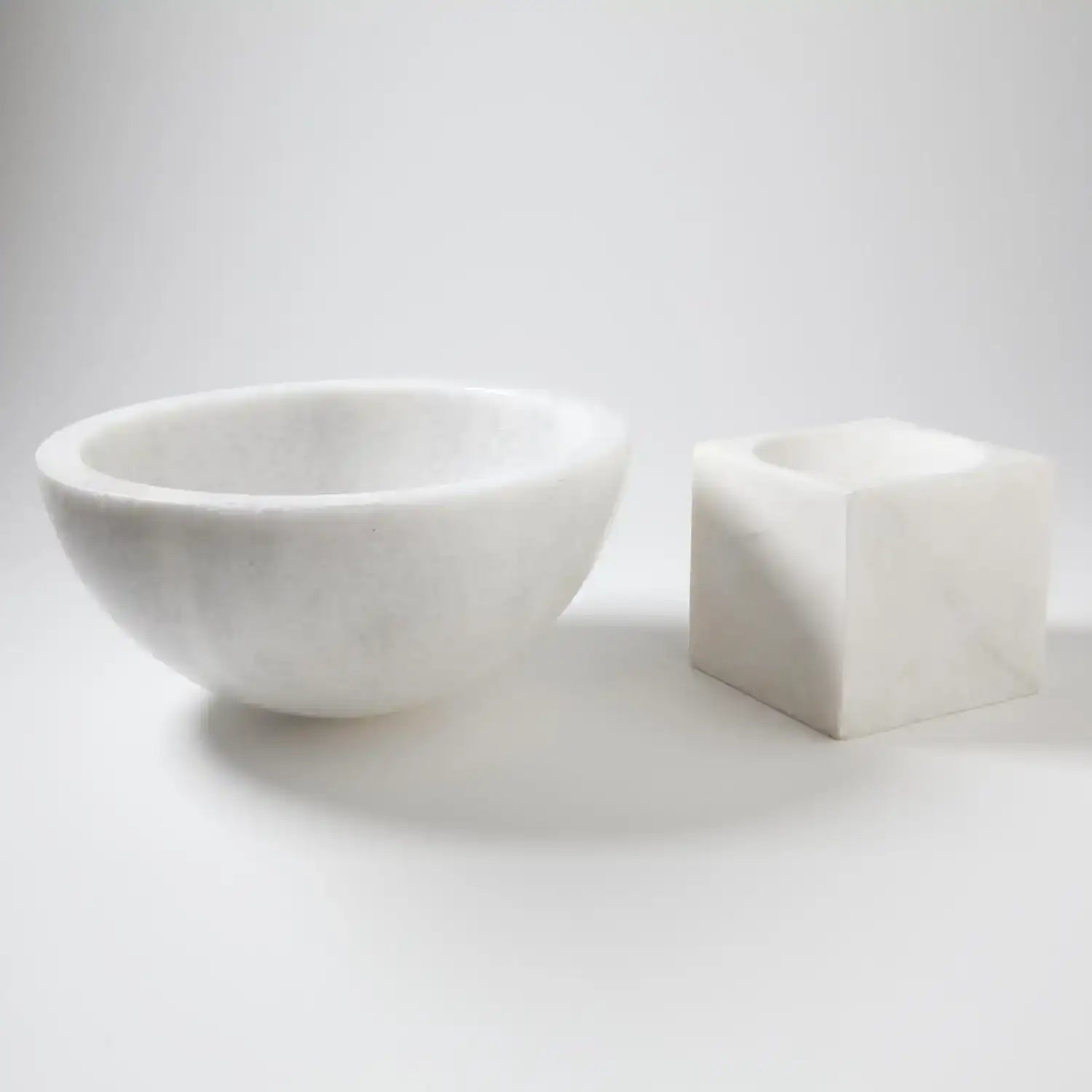 GLOBAL VIEWS ELEMENTS BOWL ON TILT BLOCK - Decorative Accents