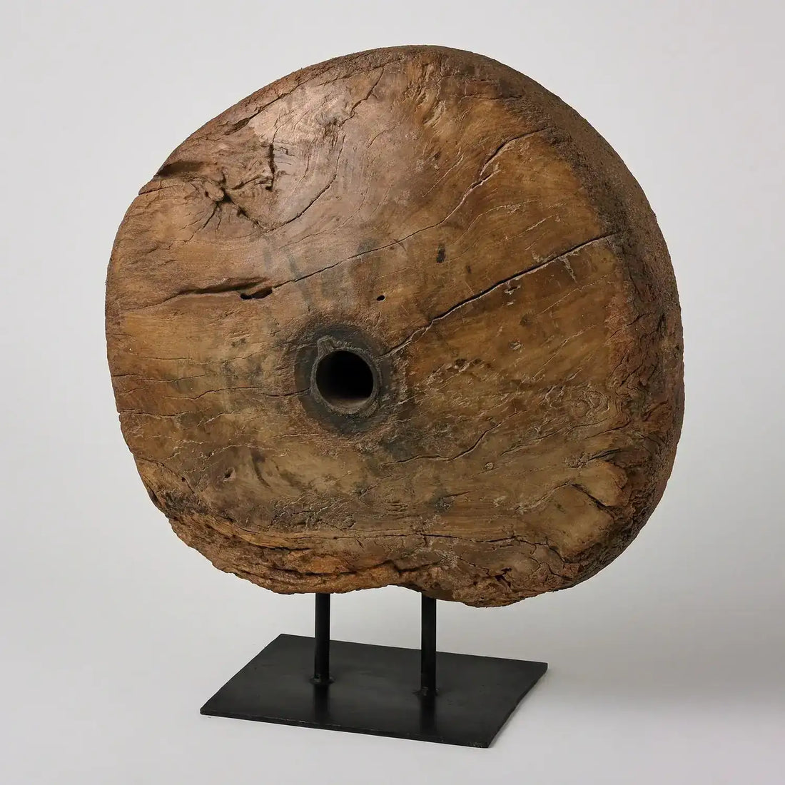 GLOBAL VIEWS ANTIQUE CART WHEEL ON STAND - Art