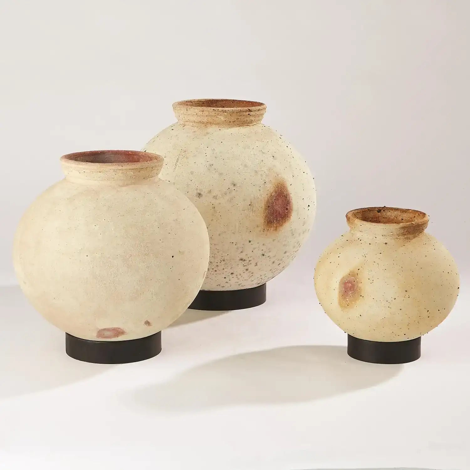 GLOBAL VIEWS DESERT WATER POT W/IRON BASE - Decorative Accents