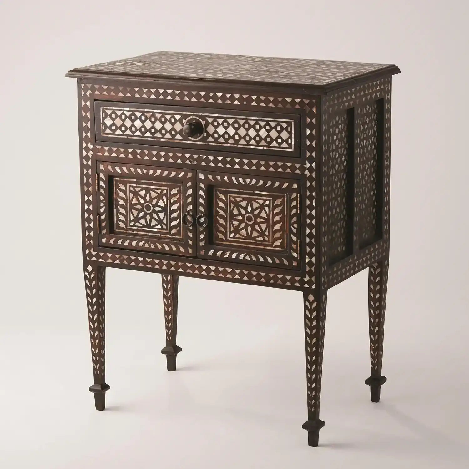 GLOBAL VIEWS BHAWANA CHEST - Beds