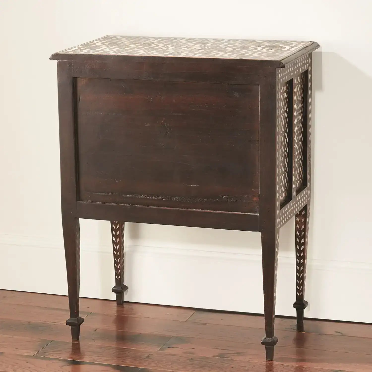 GLOBAL VIEWS BHAWANA CHEST - Beds