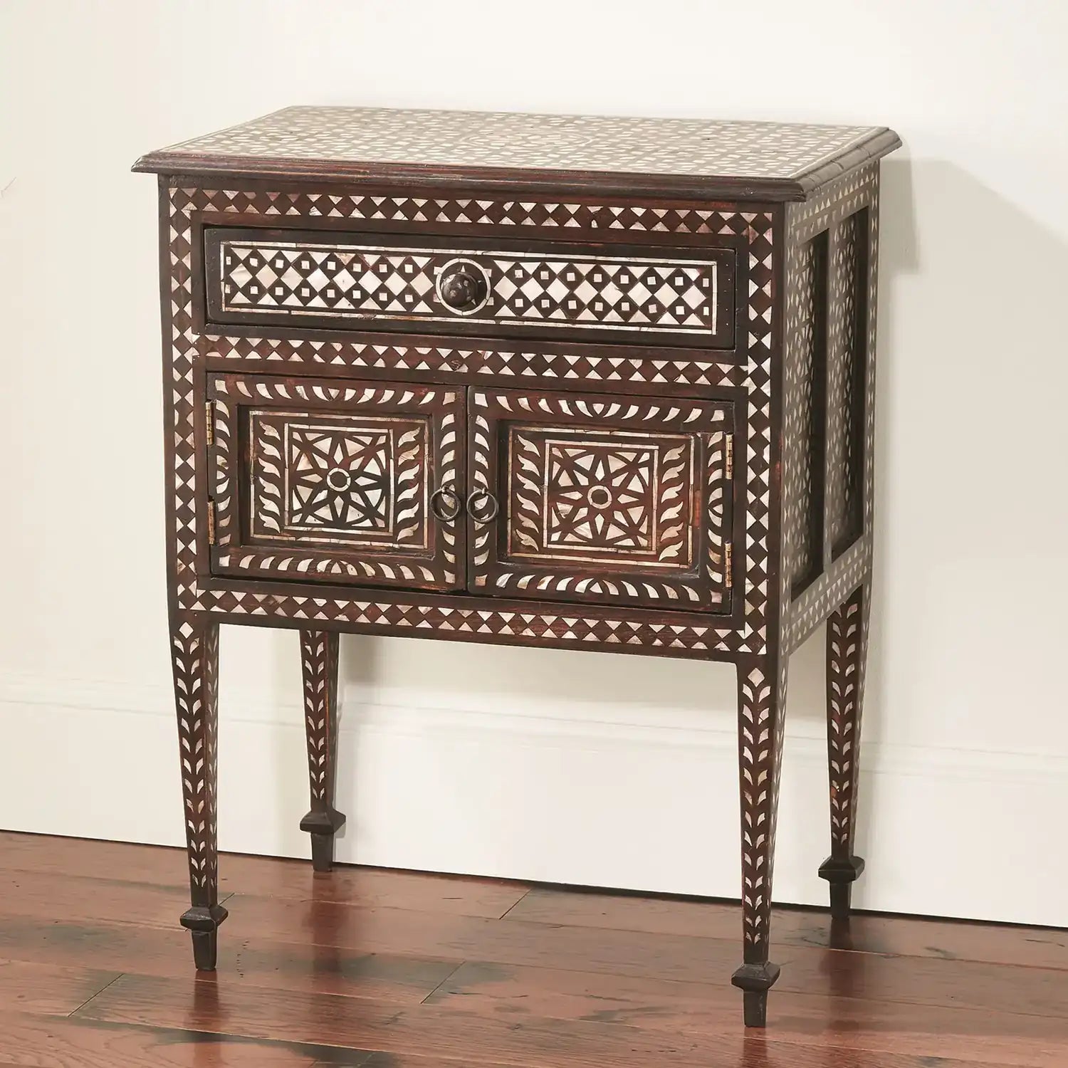 GLOBAL VIEWS BHAWANA CHEST - Beds