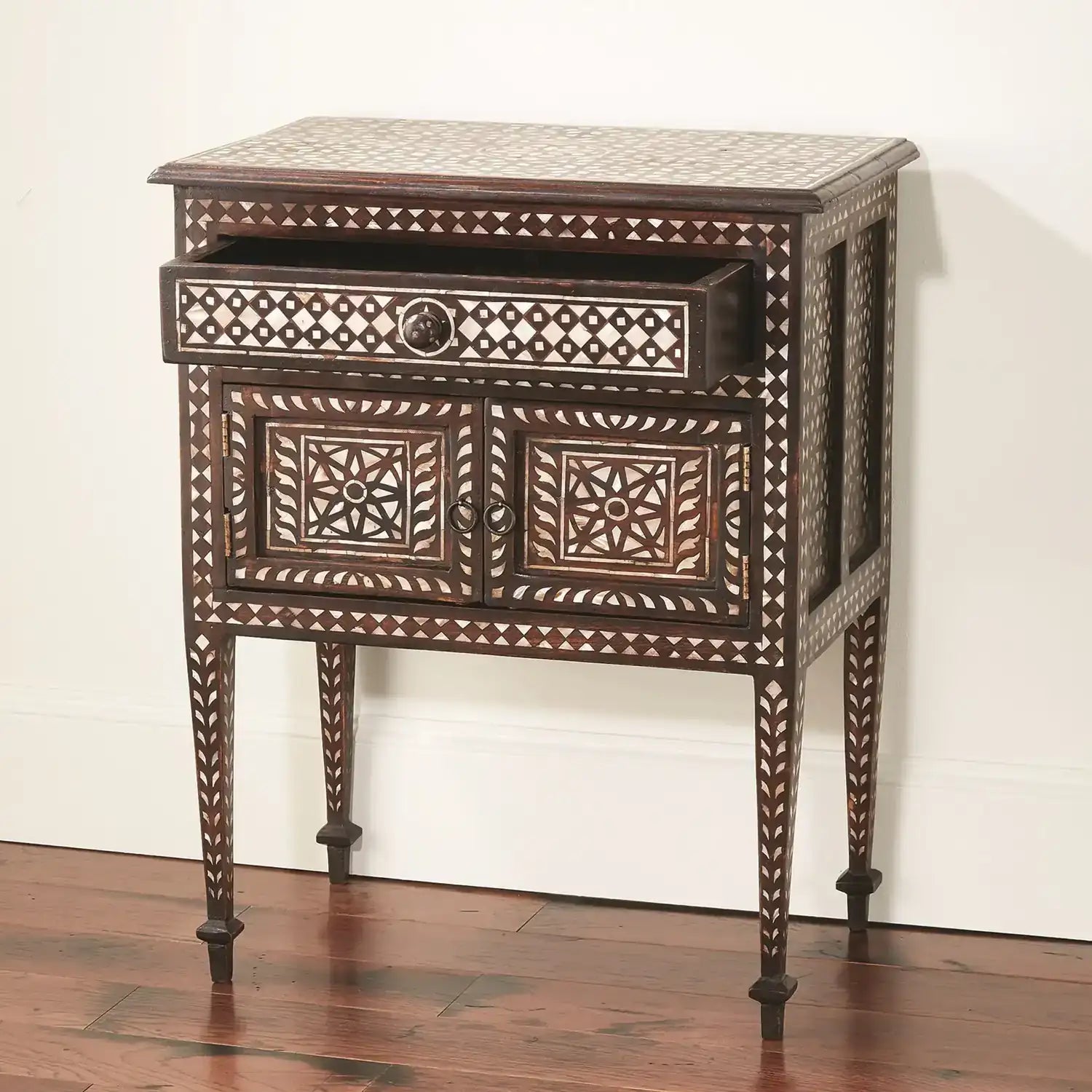 GLOBAL VIEWS BHAWANA CHEST - Beds