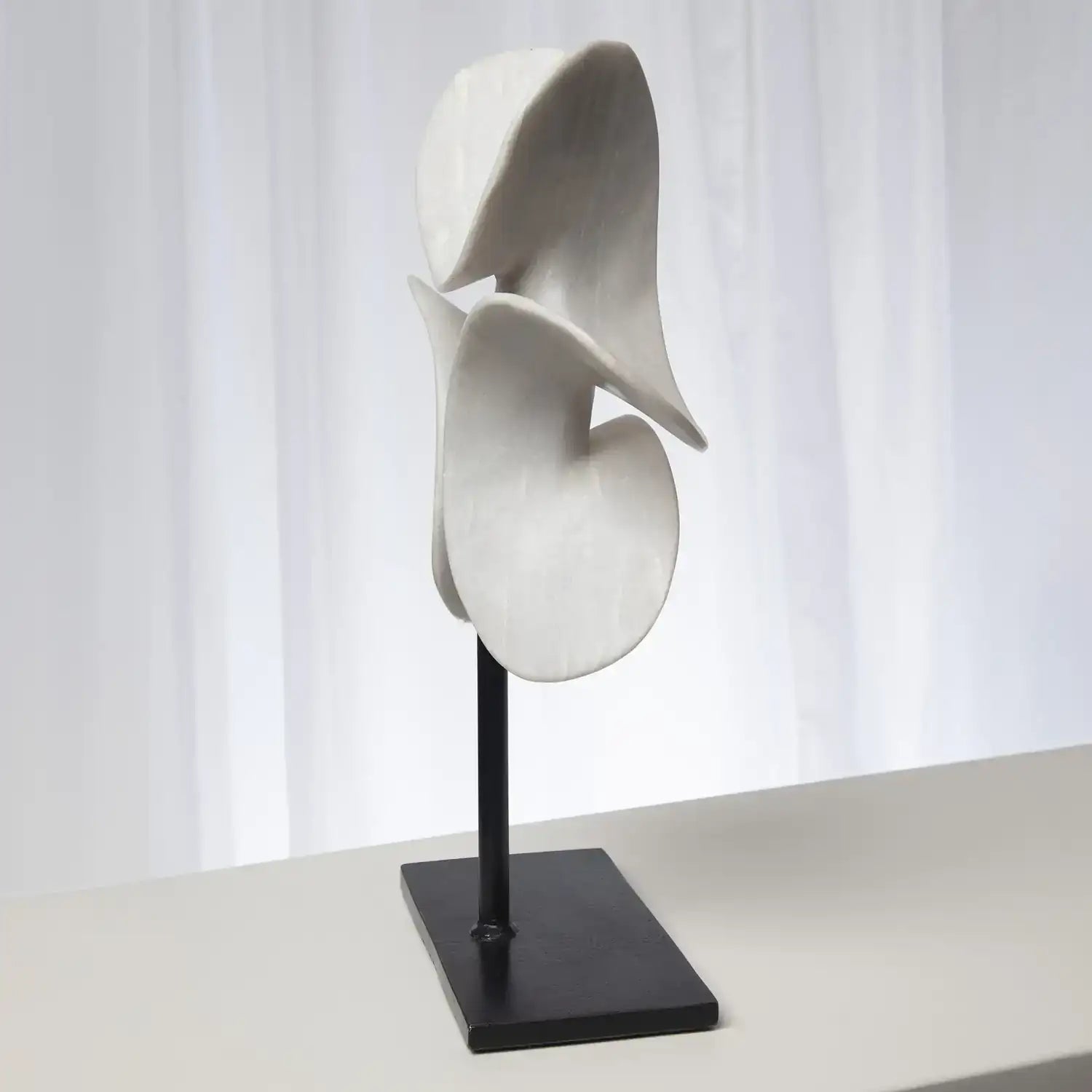 GLOBAL VIEWS PANKHUDEE SCULPTURE ON STAND - Decorative Accents