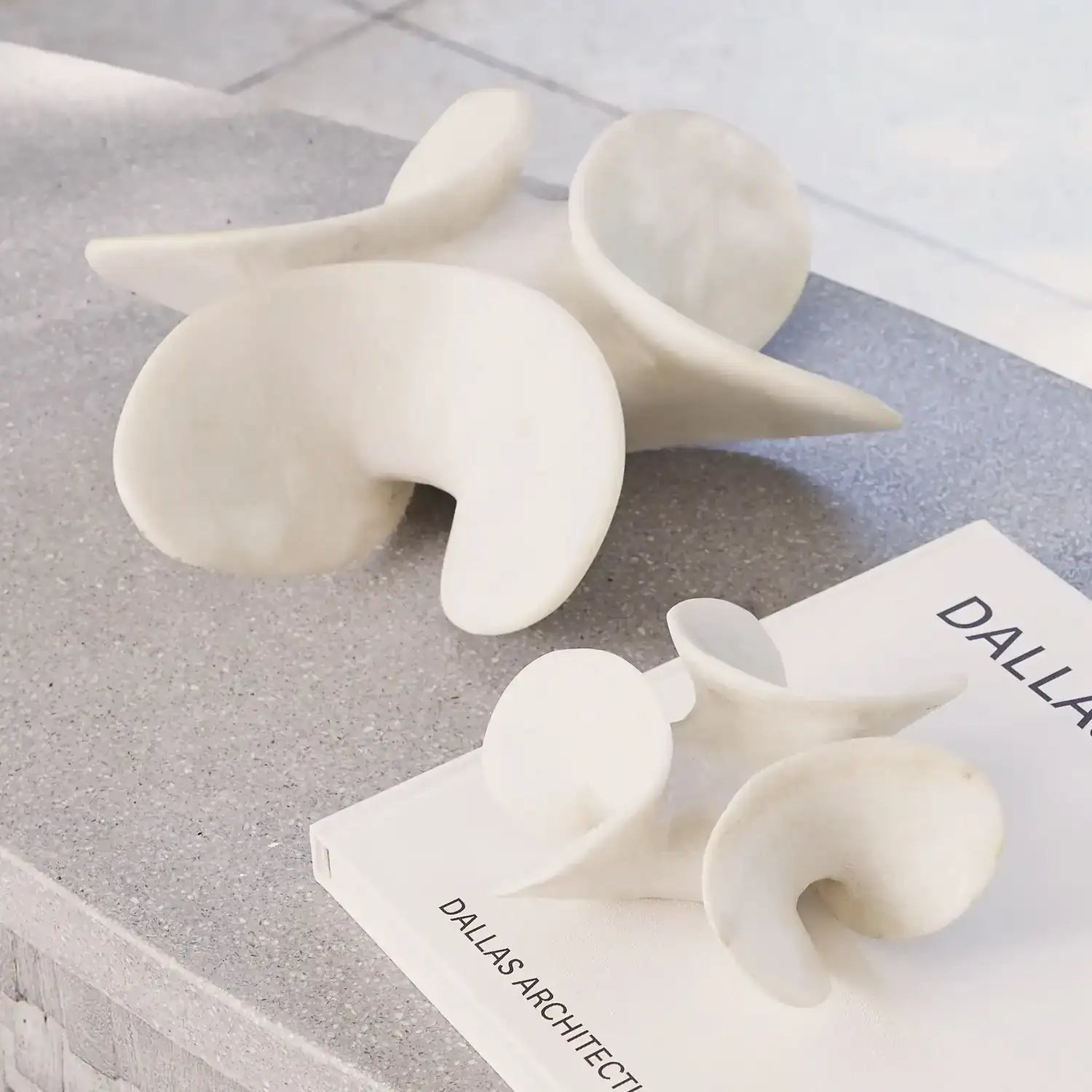 GLOBAL VIEWS PANKHUDEE PAPERWEIGHT - Decorative Accents