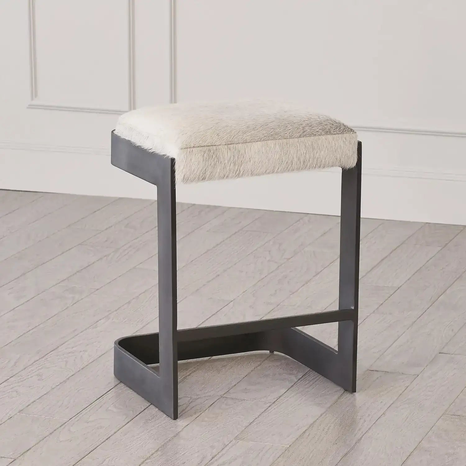 GLOBAL VIEWS REGAN LOW BAR STOOL W/GREY HAIR - Bar Stools