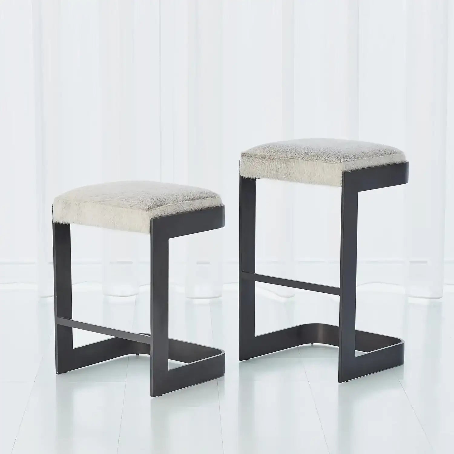 GLOBAL VIEWS REGAN LOW BAR STOOL W/GREY HAIR - Bar Stools