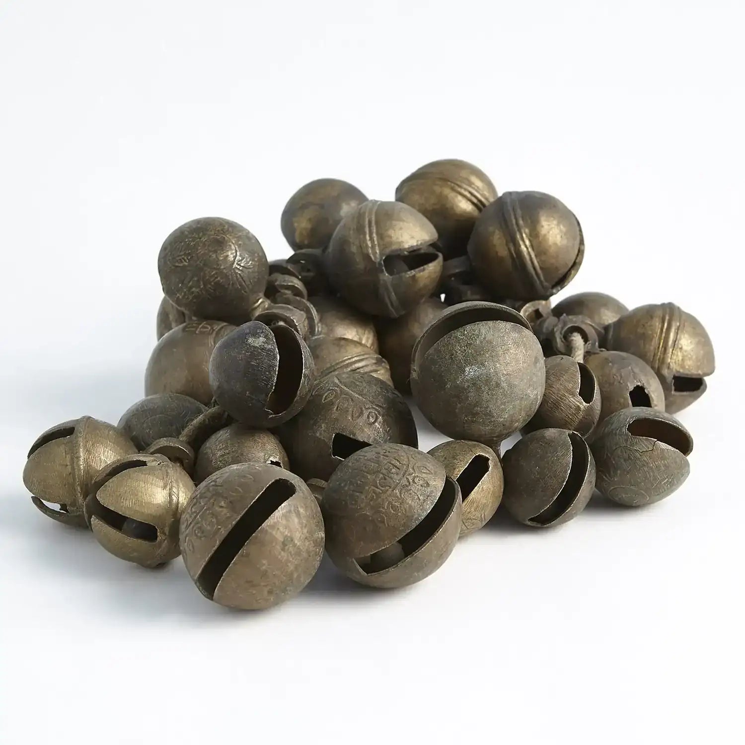 GLOBAL VIEWS BRASS BELL CLUSTER - Decorative Accents