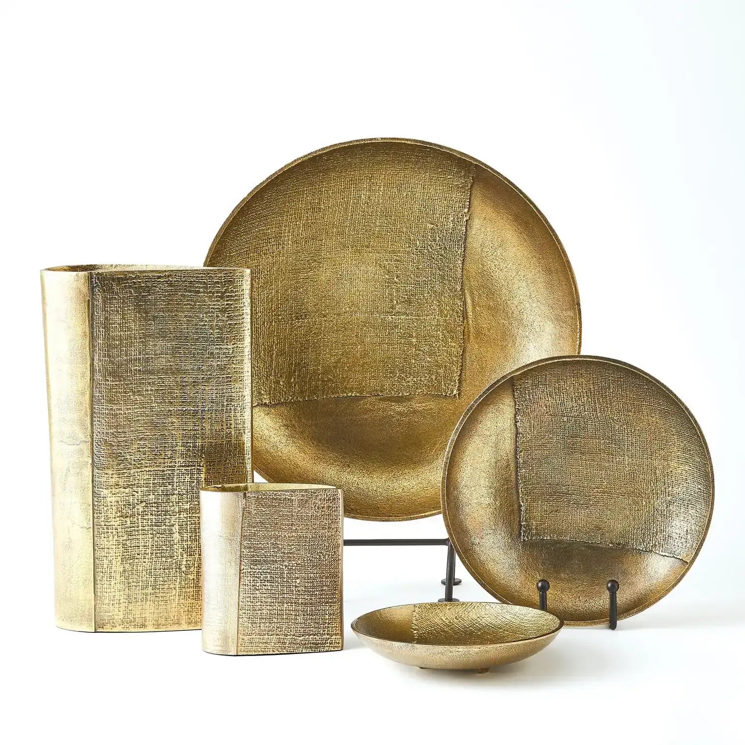 GLOBAL VIEWS LINEN ROUND TRAY - Decorative Accents