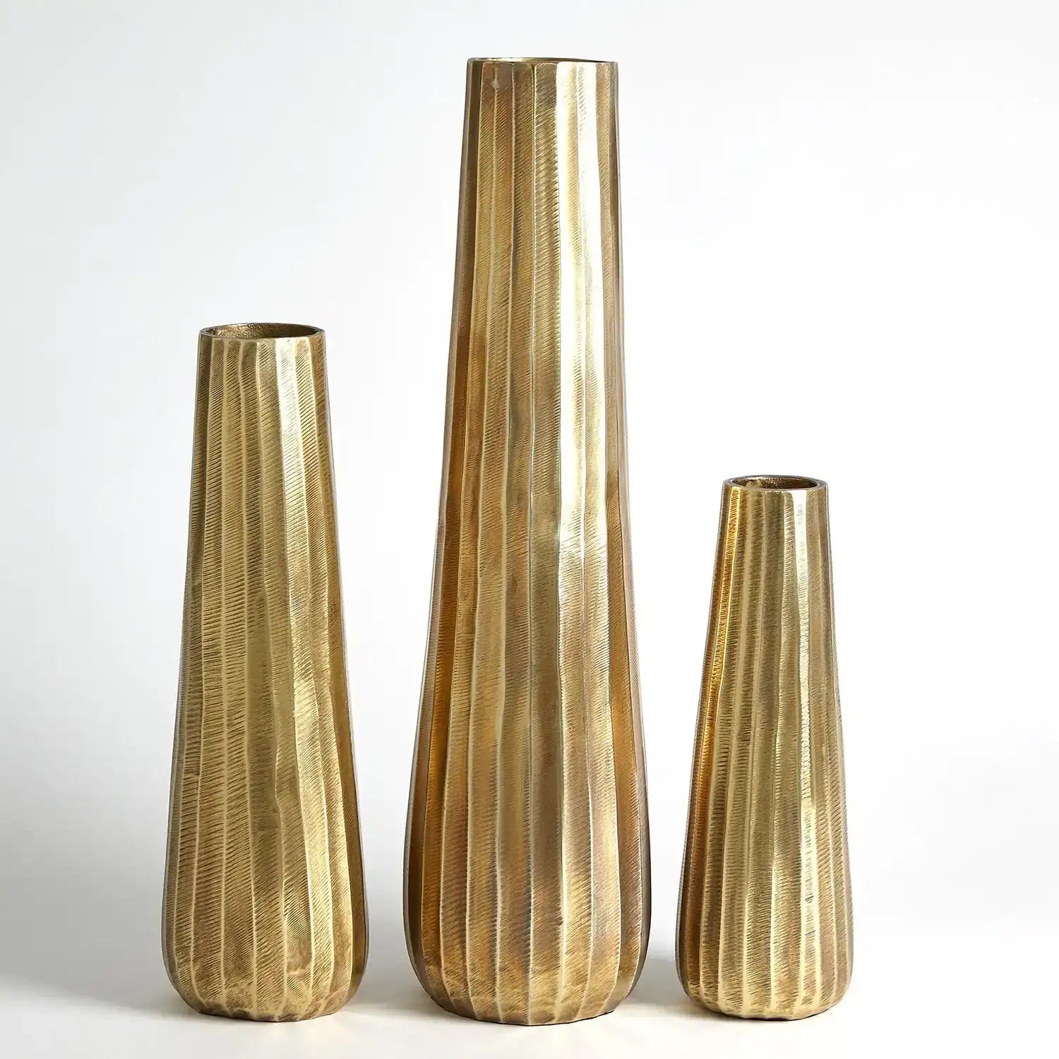 GLOBAL VIEWS CHASED ROUND VASE - Decorative Accents