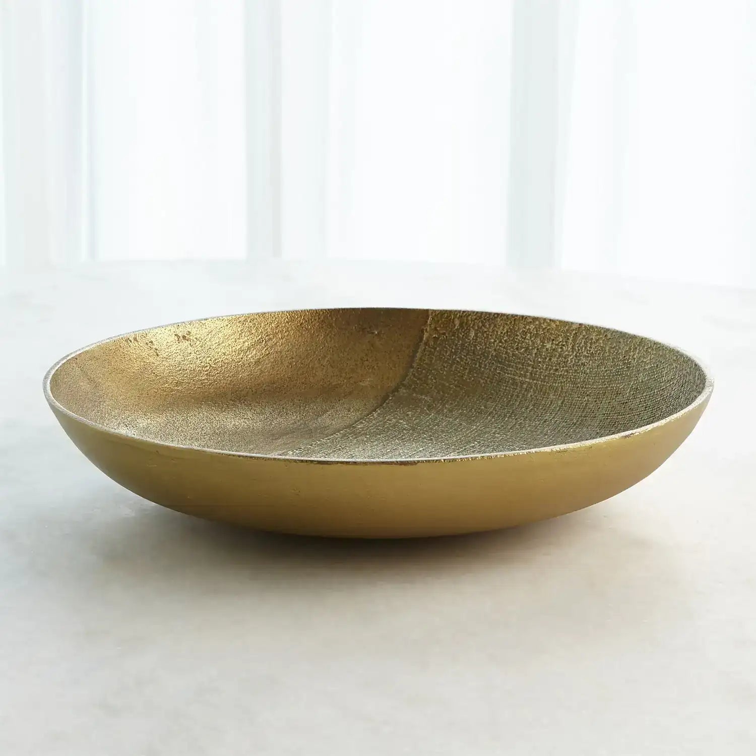 GLOBAL VIEWS LINEN ROUND TRAY - Decorative Accents