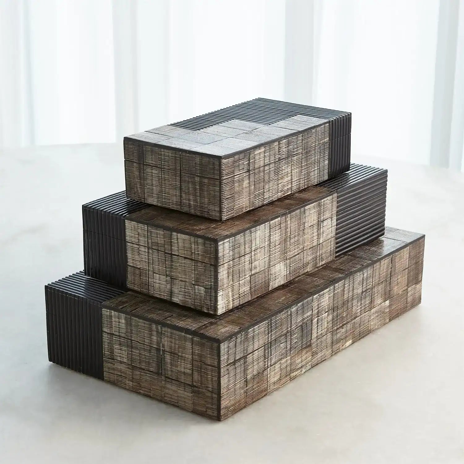 GLOBAL VIEWS GILLES RIBBED HORN/RESIN BOX - Decorative Accents