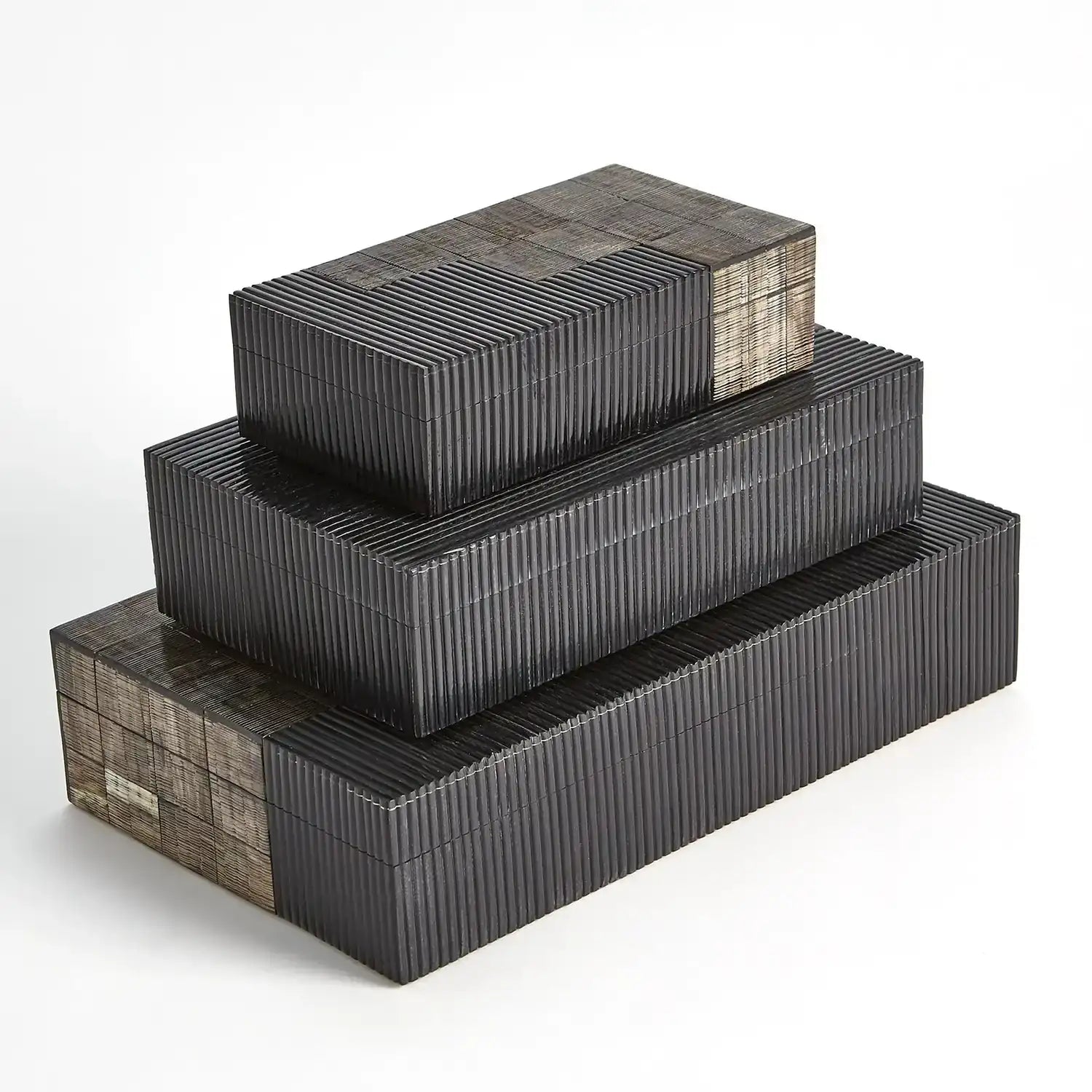 GLOBAL VIEWS GILLES RIBBED HORN/RESIN BOX - Decorative Accents