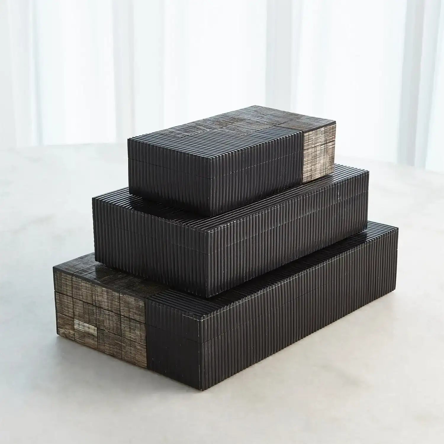 GLOBAL VIEWS GILLES RIBBED HORN/RESIN BOX - Decorative Accents